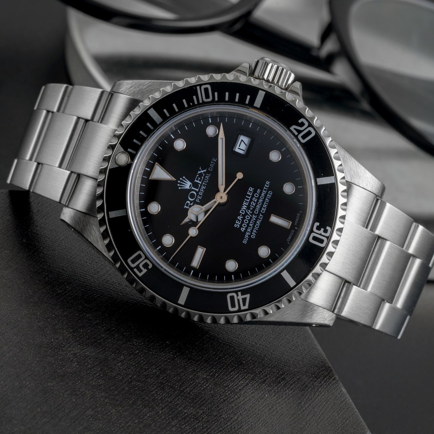 Rolex Sea-Dweller 4000 16600 (2001) - Black dial 40 mm Steel case (2/8)