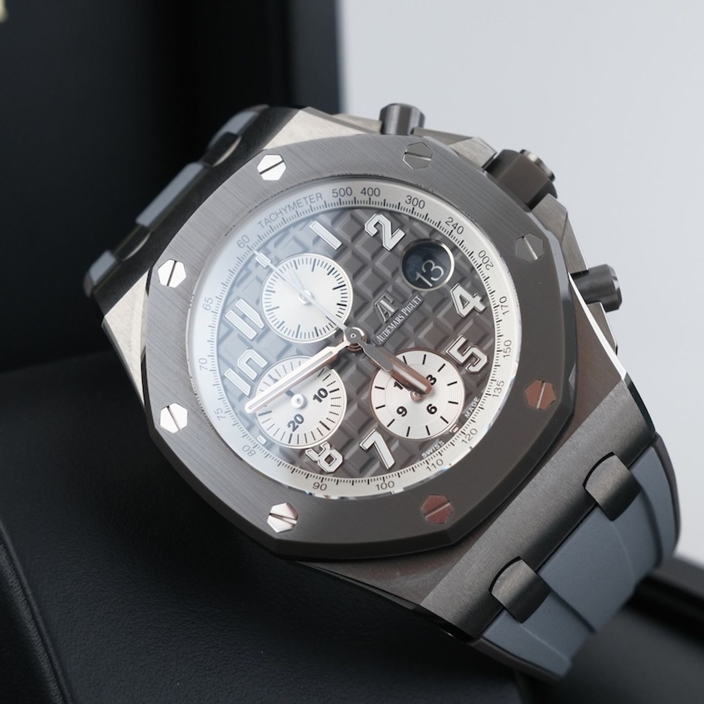 Audemars Piguet Royal Oak Offshore Chronograph 26470IO.OO.A006CA.01 (2021) - Grey dial 42 mm Titanium case (2/8)