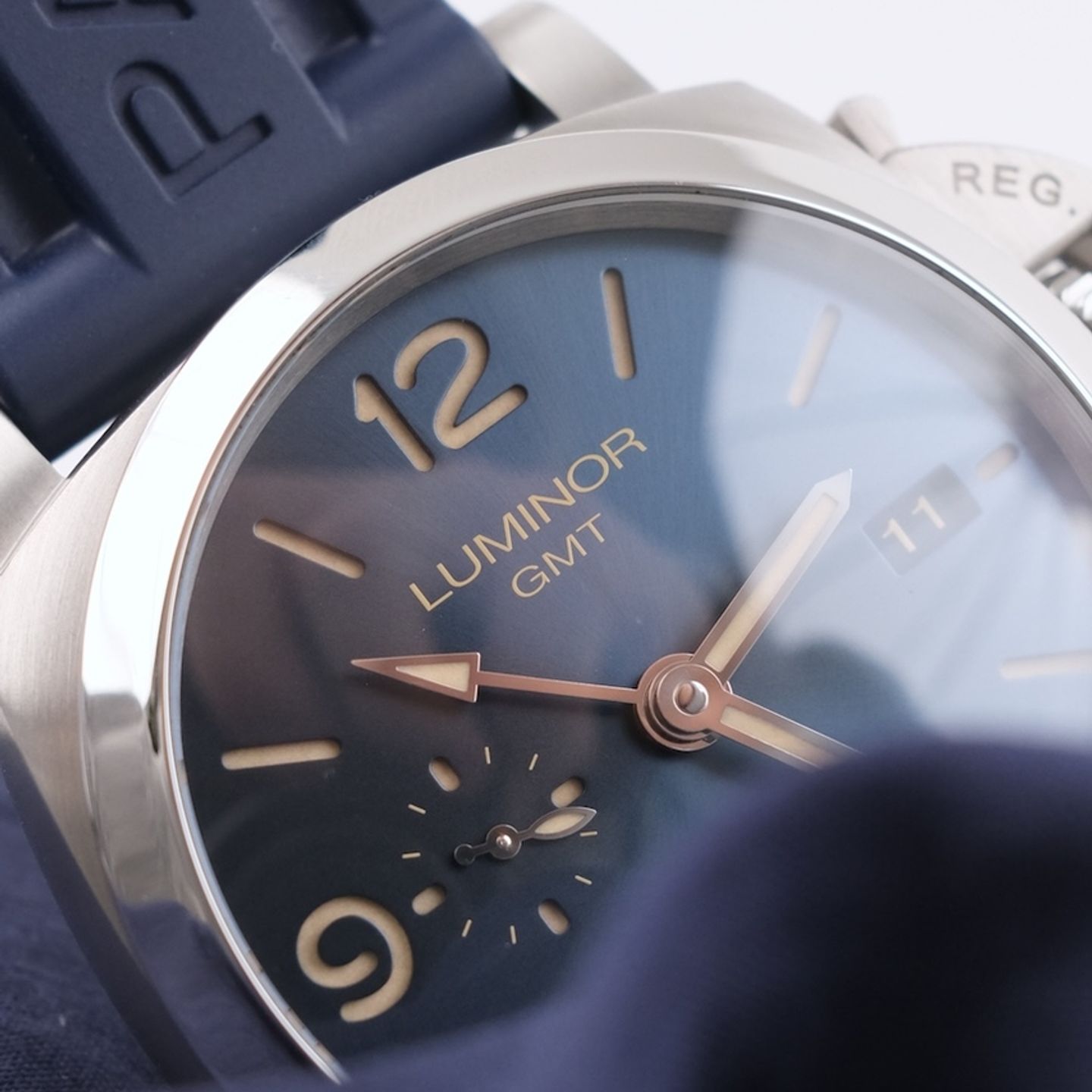 Panerai Luminor 1950 3 Days GMT Automatic PAM01033 - (2/8)