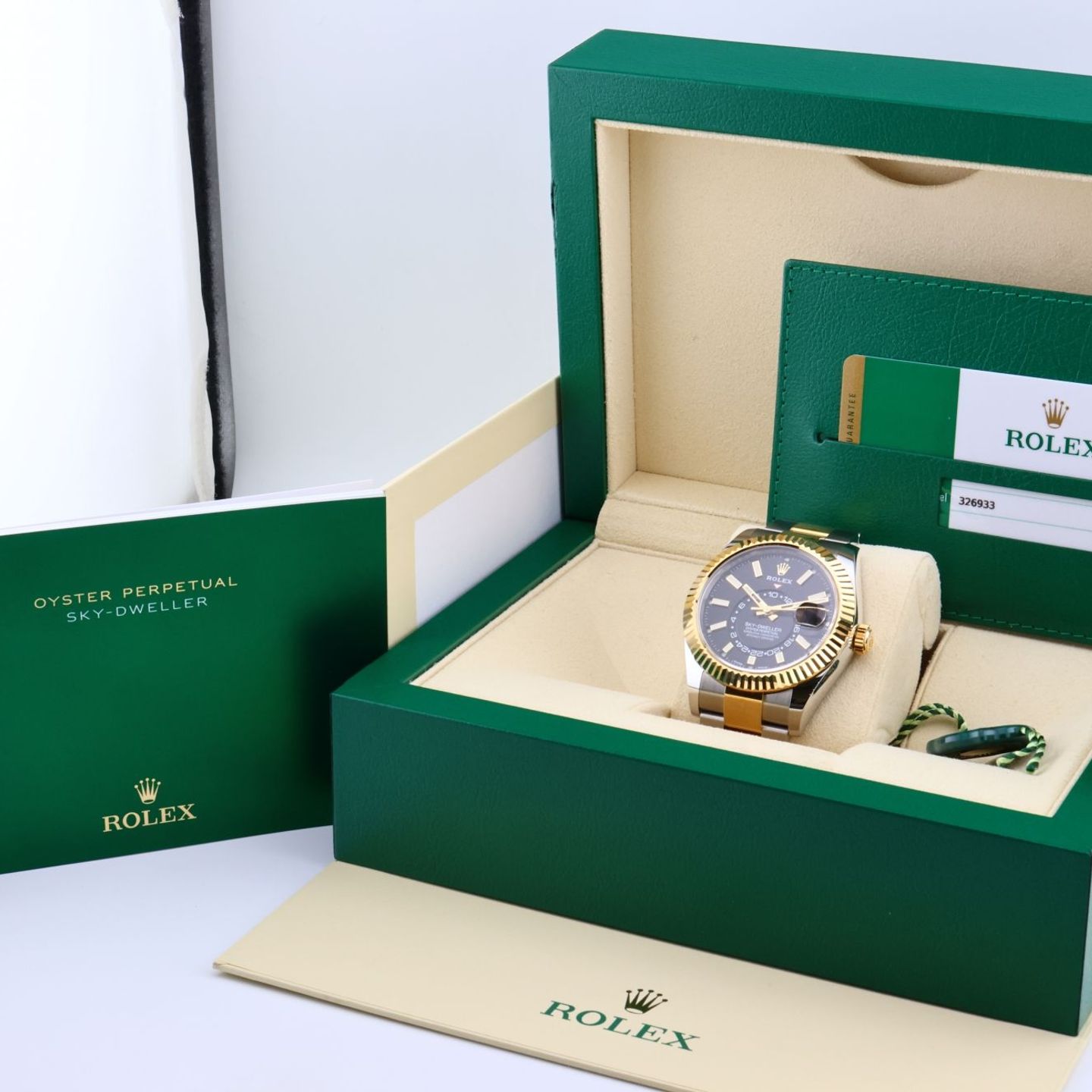 Rolex Sky-Dweller 326933 (2019) - Black dial 42 mm Gold/Steel case (2/2)