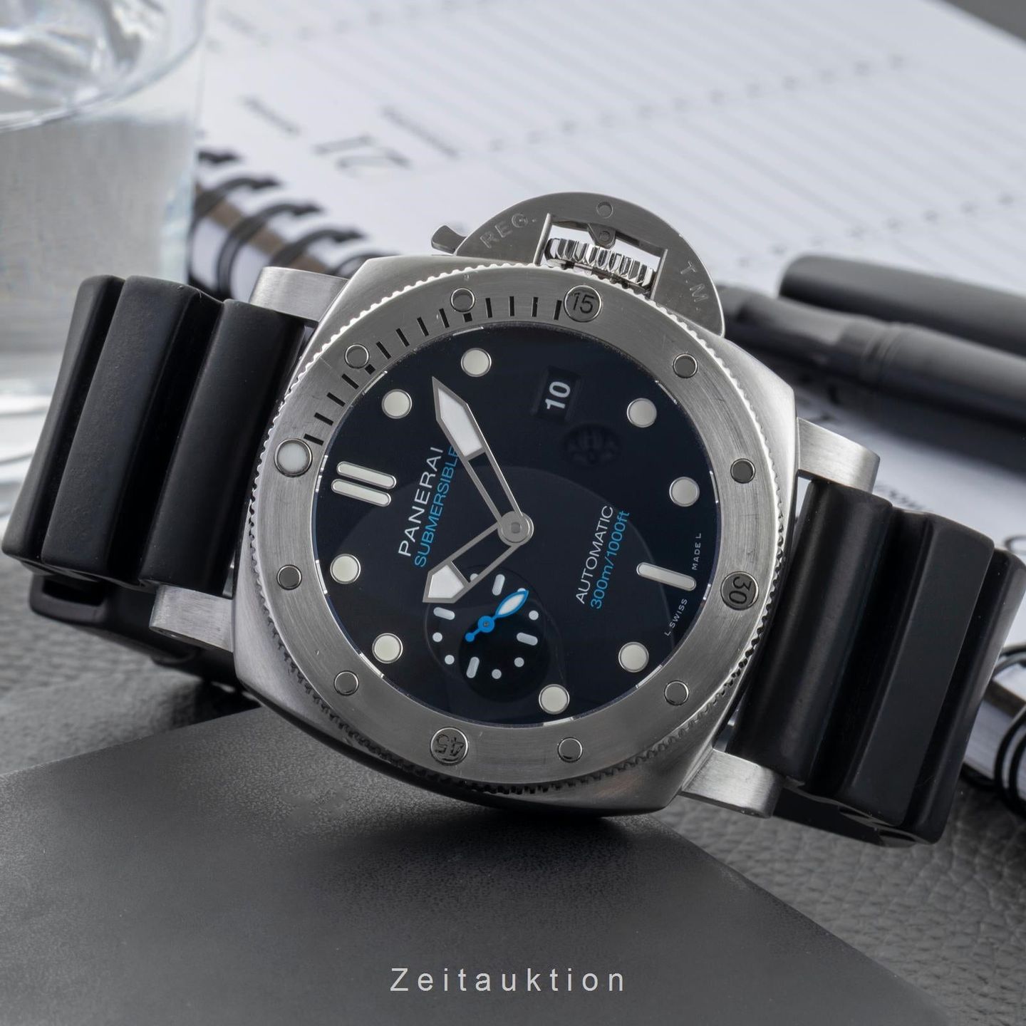 Panerai Luminor Submersible PAM01229 (2022) - 44mm Staal (2/8)