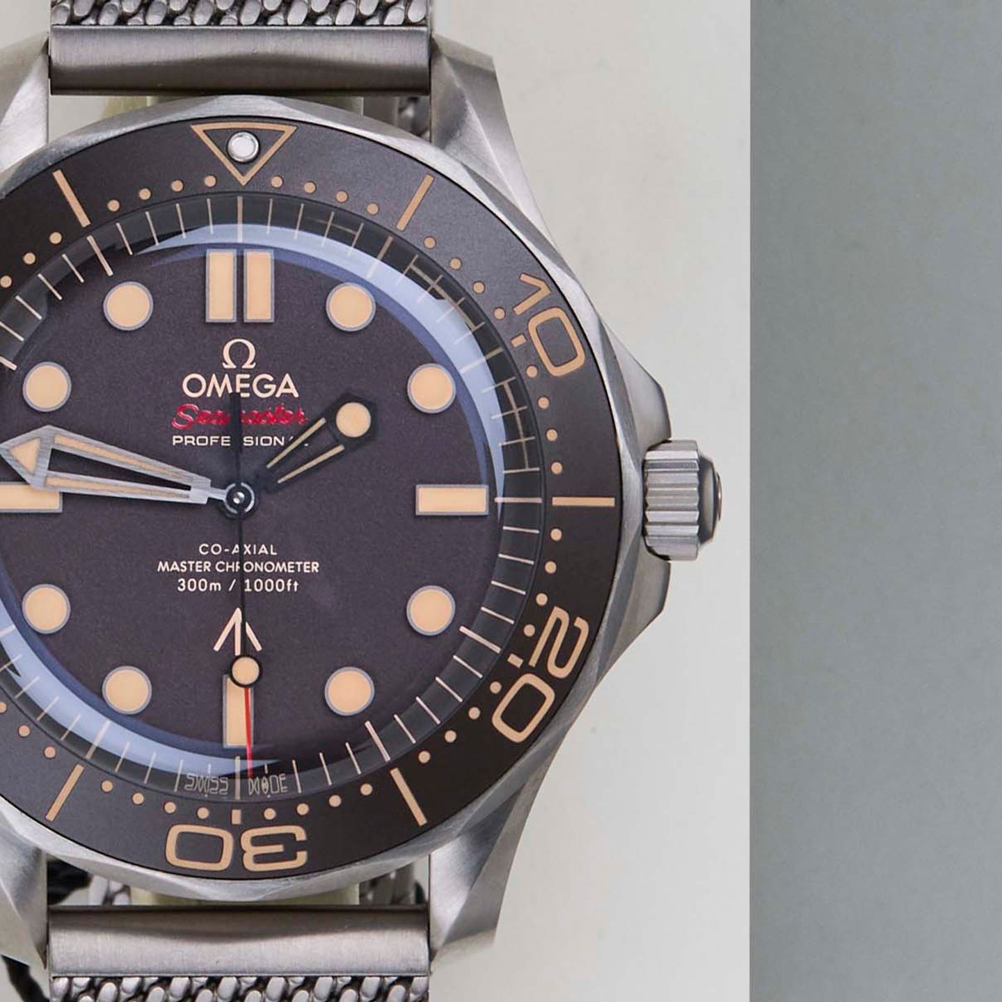 Omega Seamaster Diver 300 M 210.90.42.20.01.001 (2021) - Brown dial 42 mm Titanium case (5/8)