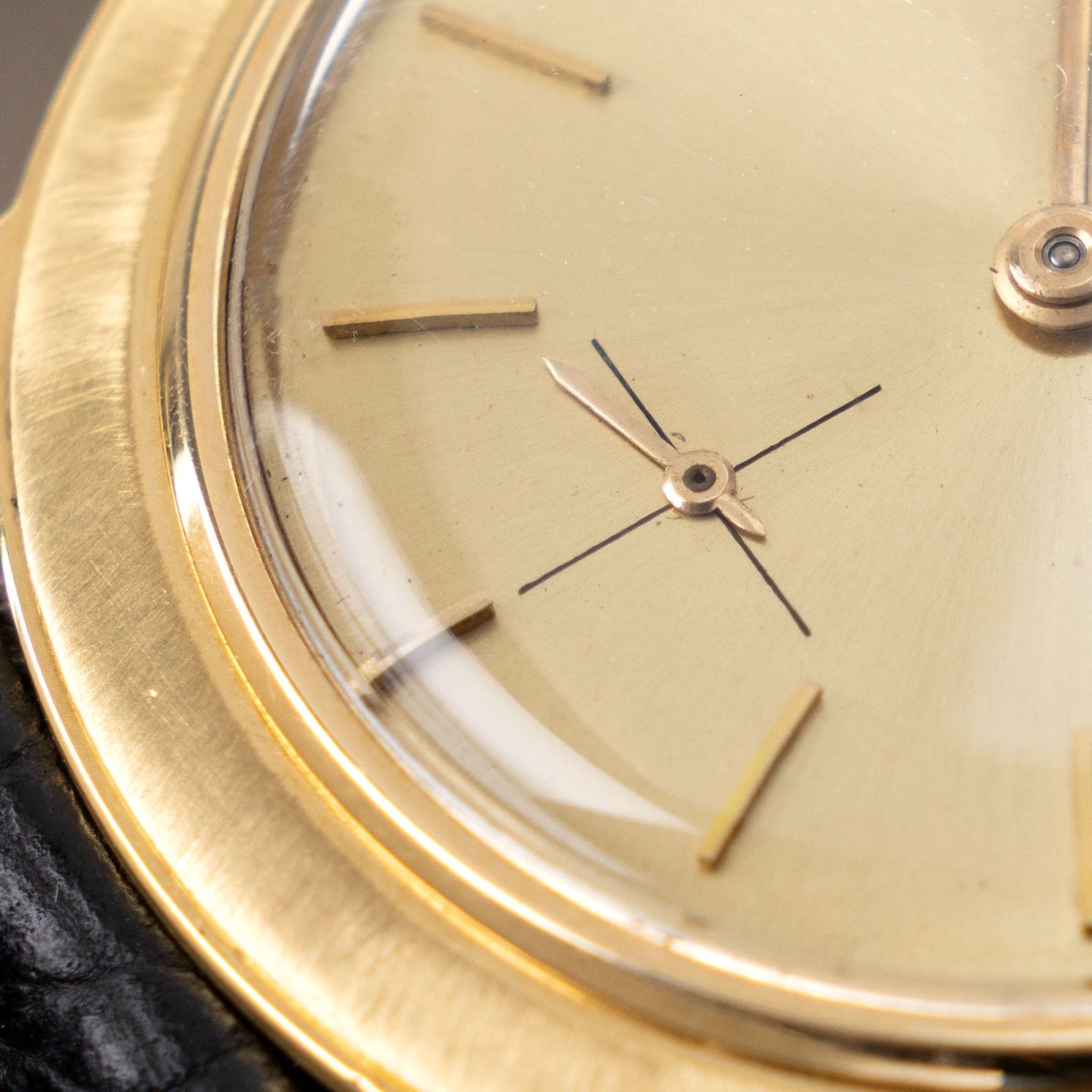 Audemars Piguet Vintage Unknown (Unknown (random serial)) - Champagne dial 33 mm Yellow Gold case (2/8)