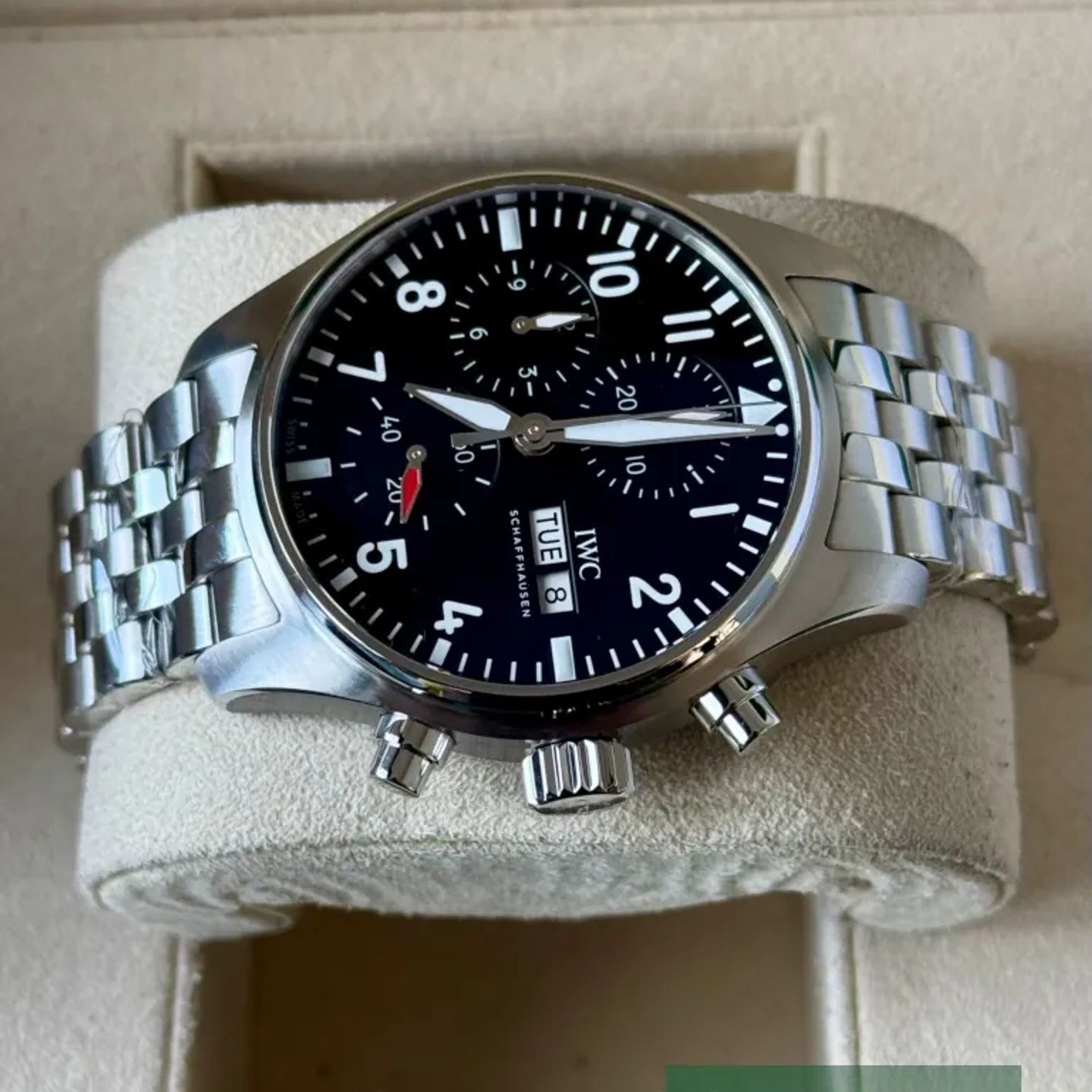 IWC Pilot Chronograph IW388113 (2026) - Black dial 41 mm Steel case (4/7)