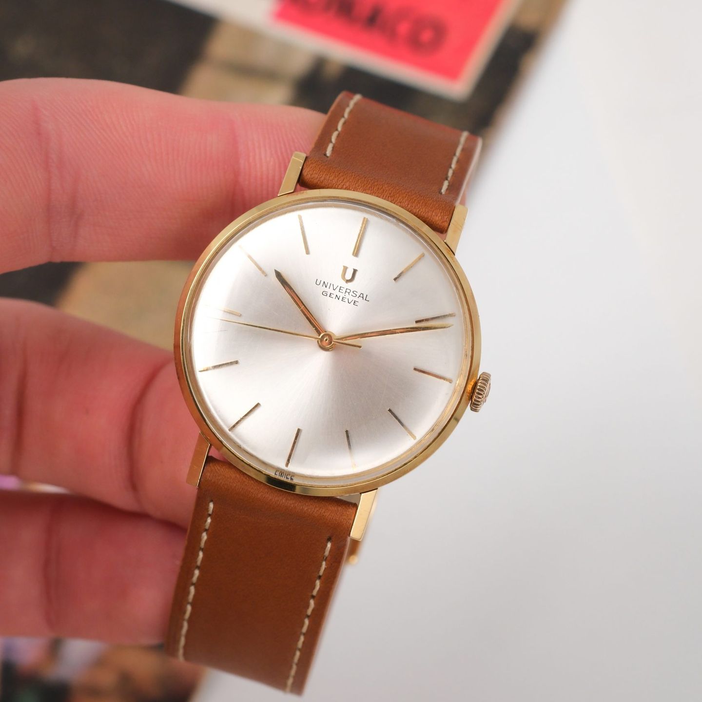 Universal Genève Vintage Unknown (1962) - Silver dial 33 mm Yellow Gold case (8/8)