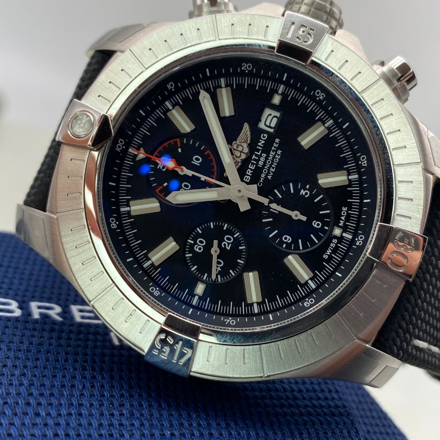 Breitling Avenger A13375101B1X2 (2023) - Zwart wijzerplaat 48mm Staal (1/2)