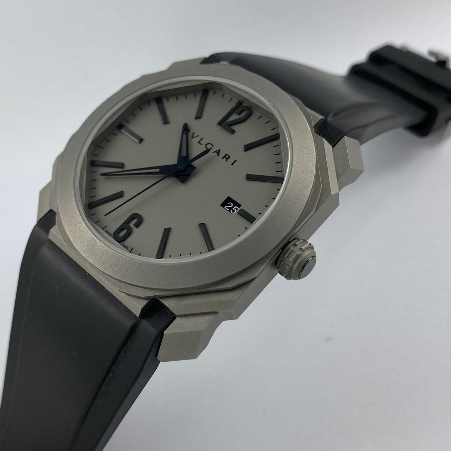 Bulgari Octo 102858 (2022) - Grey dial 41 mm Titanium case (5/8)