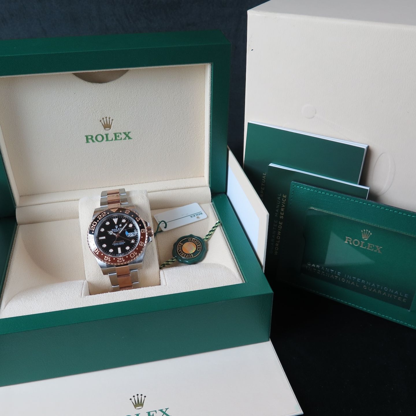 Rolex GMT-Master II 126711CHNR (2021) - Black dial 40 mm Gold/Steel case (8/8)