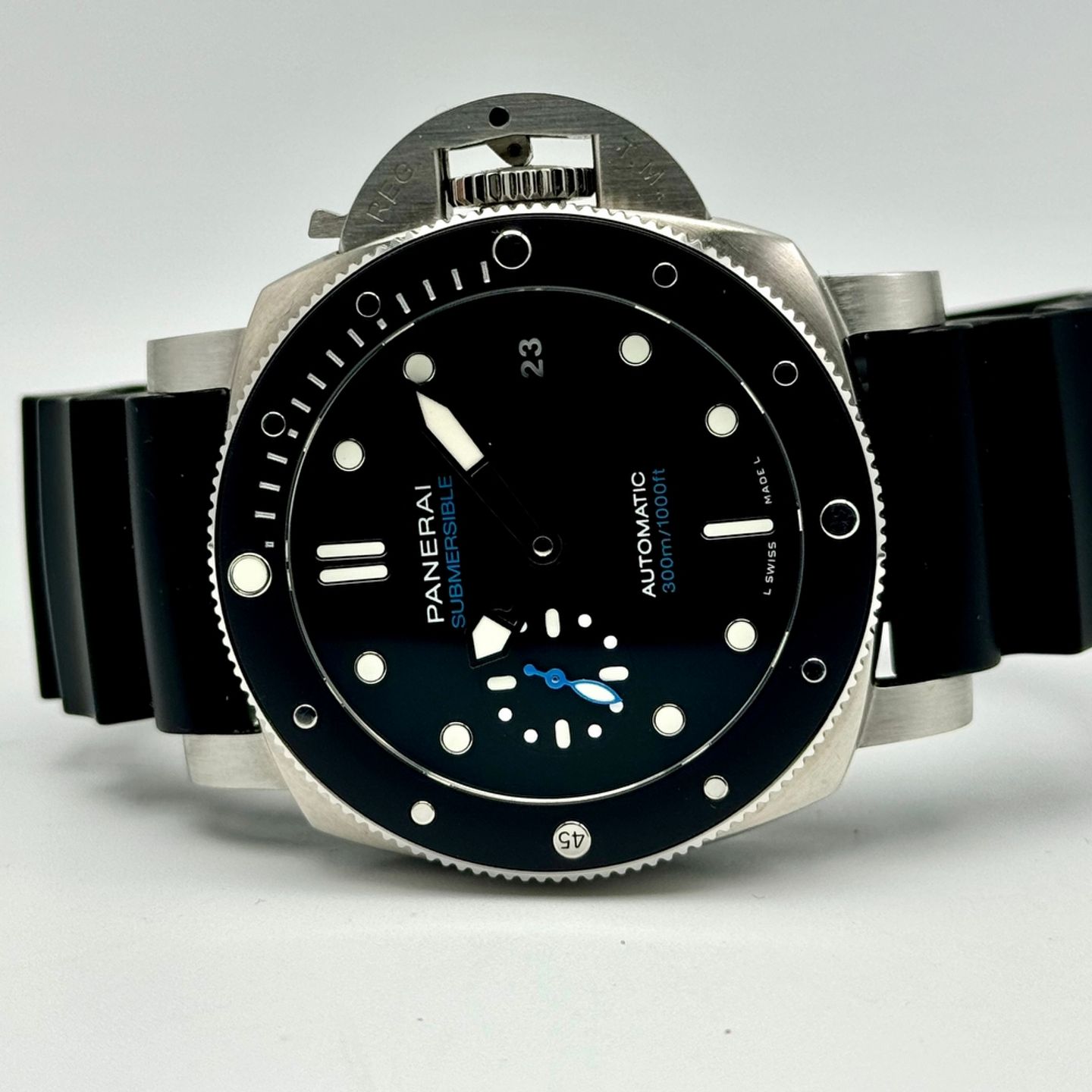 Panerai Luminor Submersible PAM02683 (2021) - Black dial 42 mm Steel case (2/10)