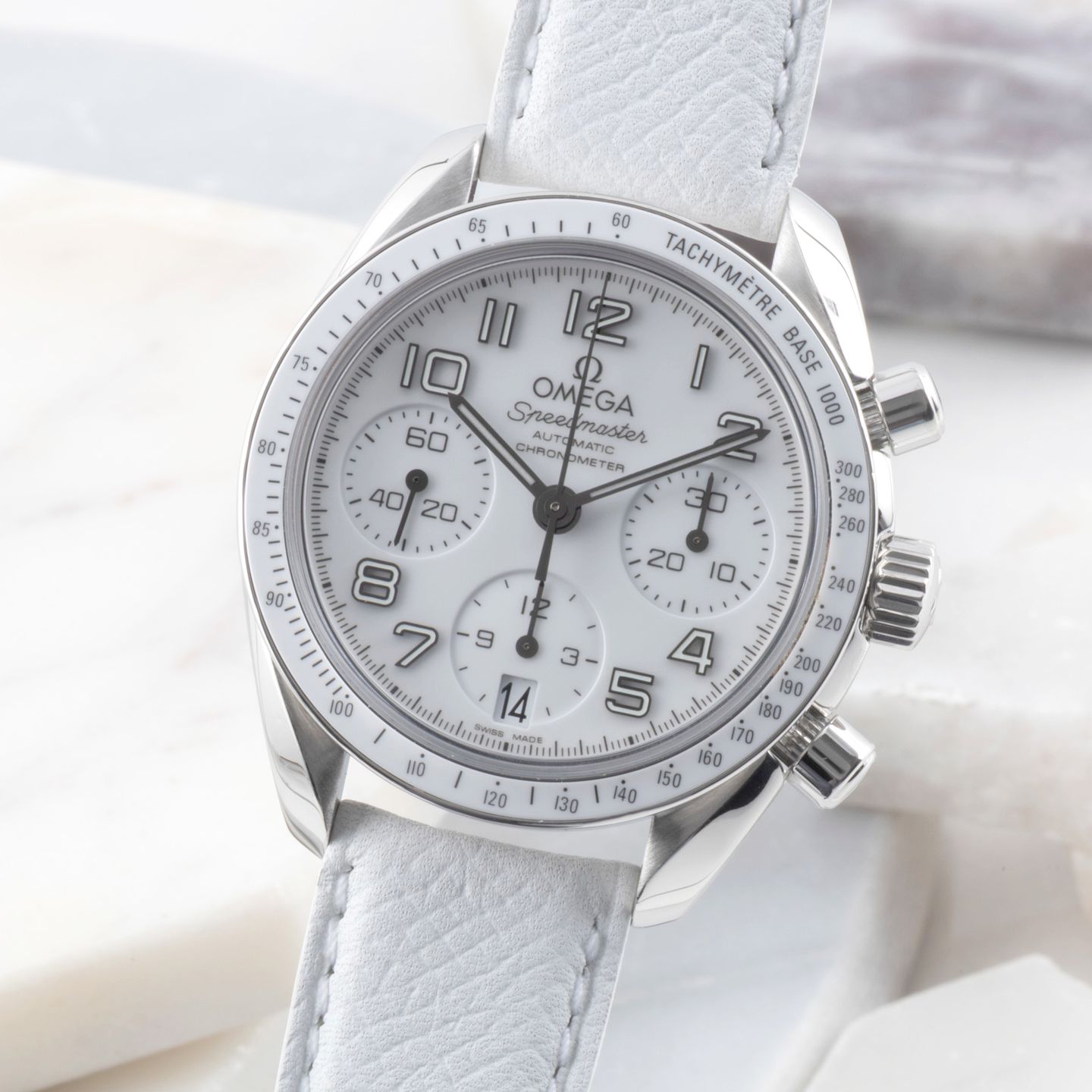 Omega Speedmaster Date 324.33.38.40.04.001 (2015) - White dial 38 mm Steel case (3/8)