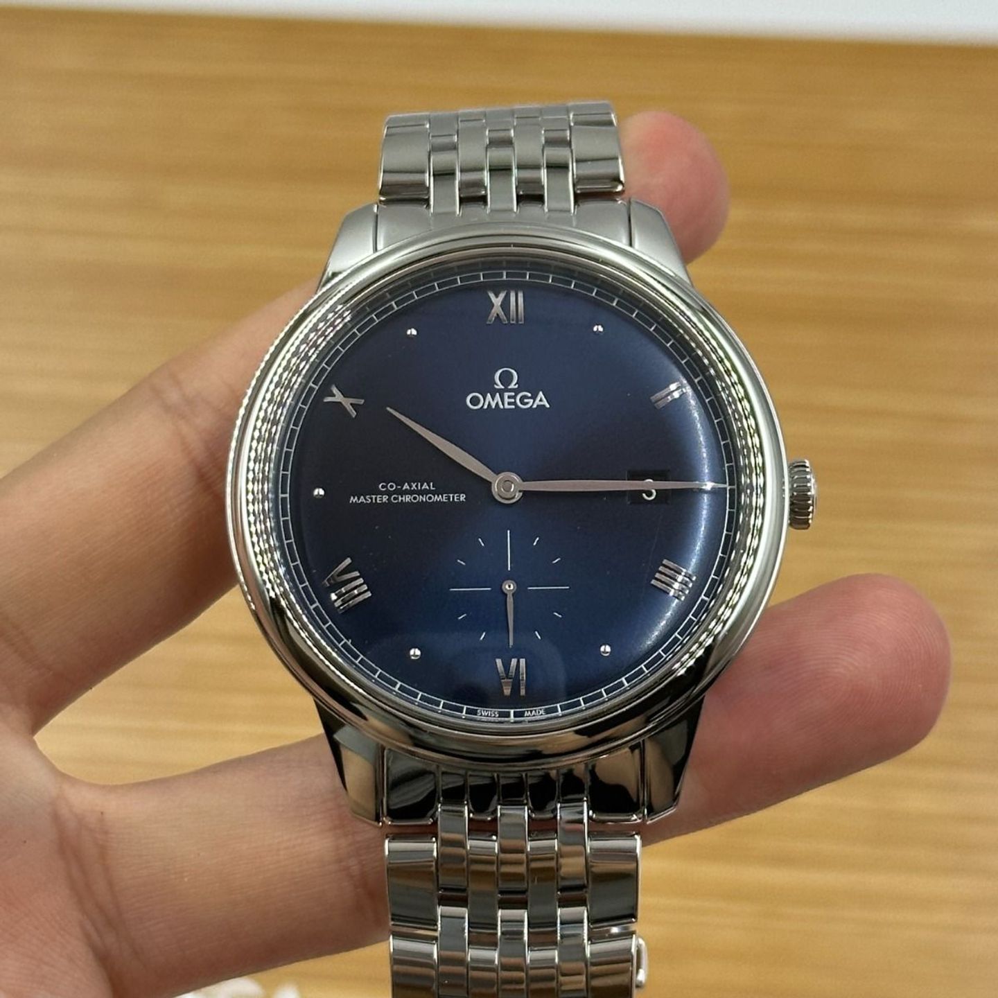 Omega De Ville 434.10.41.20.03.001 (2024) - Blauw wijzerplaat 41mm Staal (3/8)