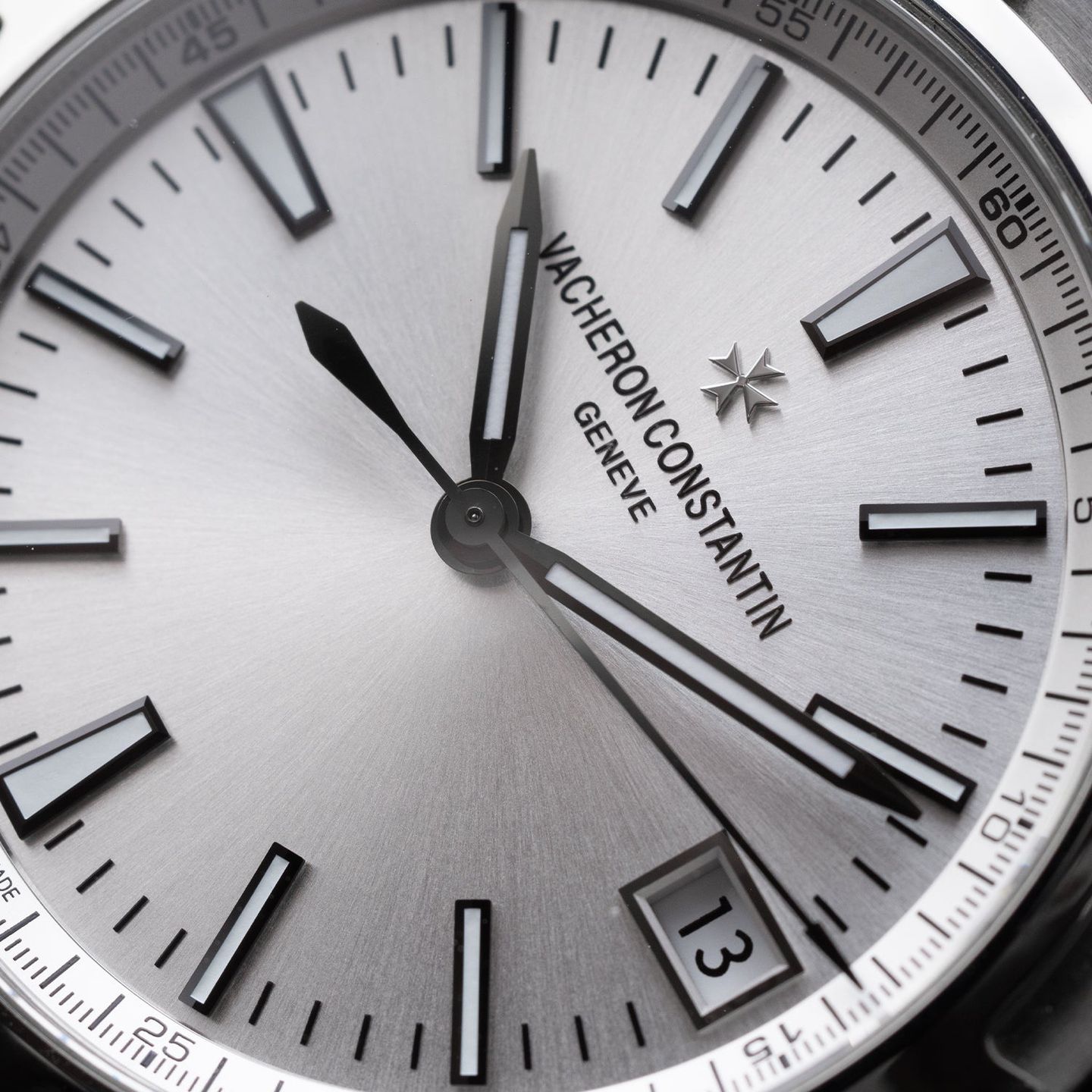 Vacheron Constantin Overseas 4500V/110A-B126 (2019) - Silver dial 42 mm Steel case (2/5)