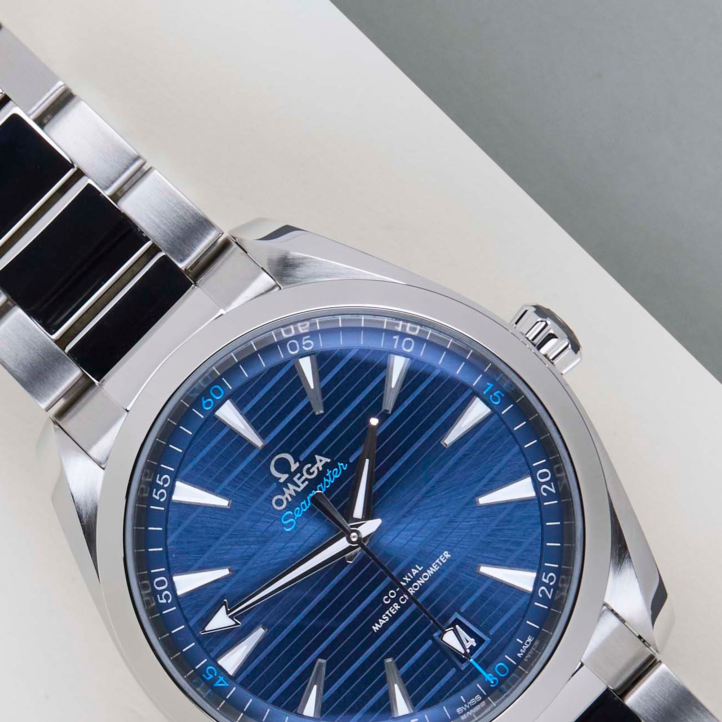 Omega Seamaster Aqua Terra 220.10.41.21.03.001 (2025) - Blue dial 41 mm Steel case (3/8)