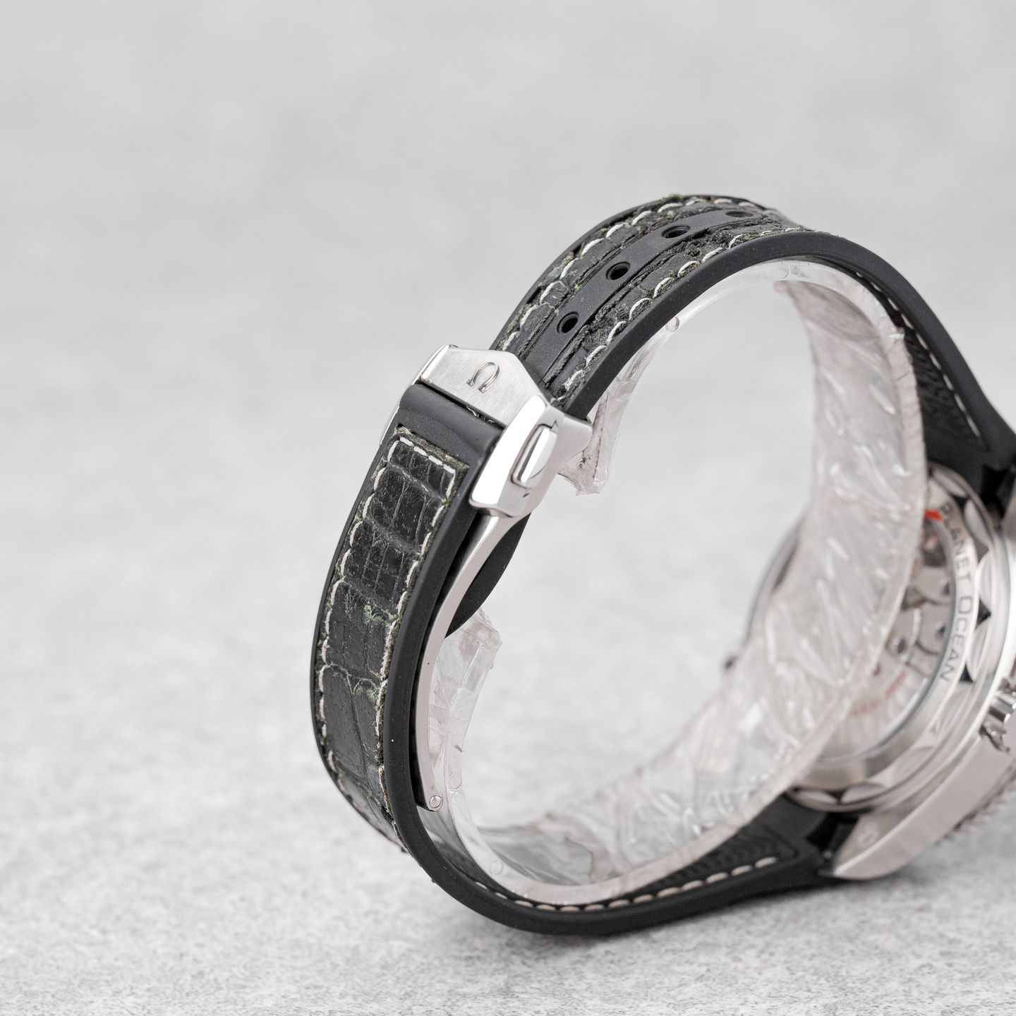 Omega Seamaster Planet Ocean 215.30.44.21.03.001 (2017) - Blue dial 44 mm Steel case (7/8)