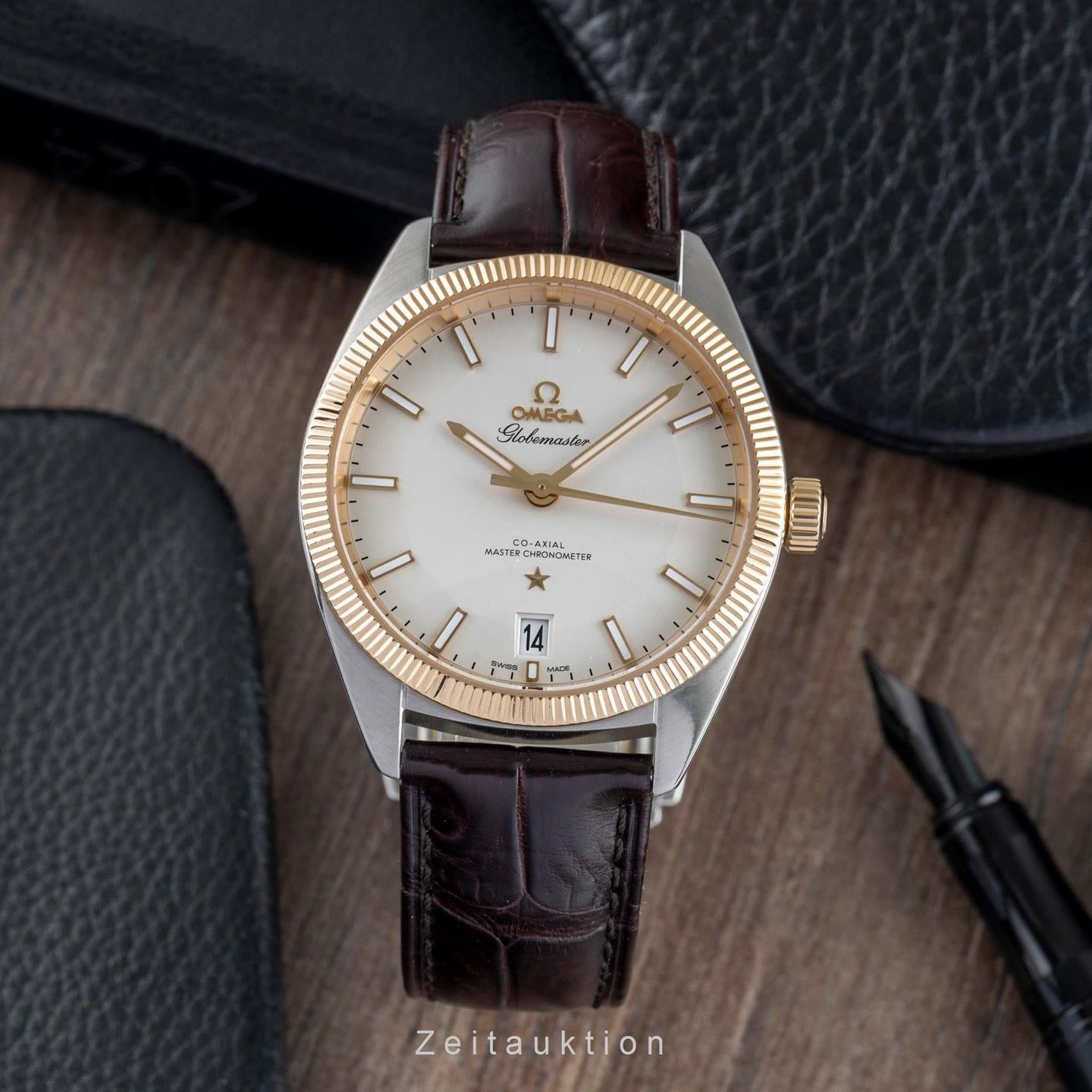 Omega Globemaster 130.23.39.21.02.001 (2018) - Silver dial 39 mm Steel case (3/8)