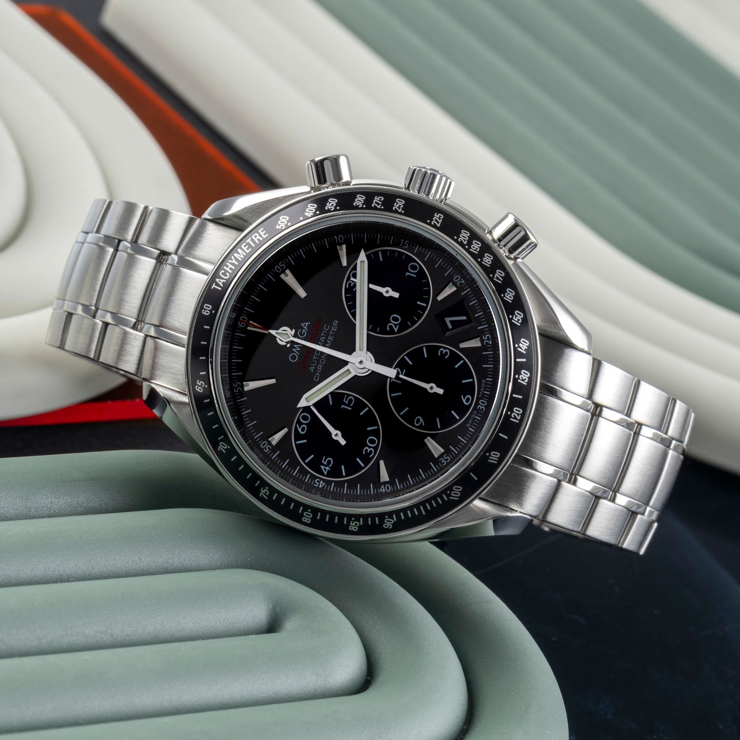 Omega Speedmaster Date 323.30.40.40.06.001 - (2/8)