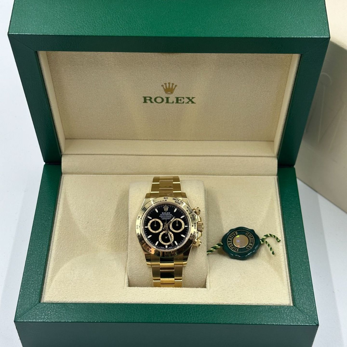 Rolex Daytona 126508 (2024) - Black dial 40 mm Yellow Gold case (4/8)