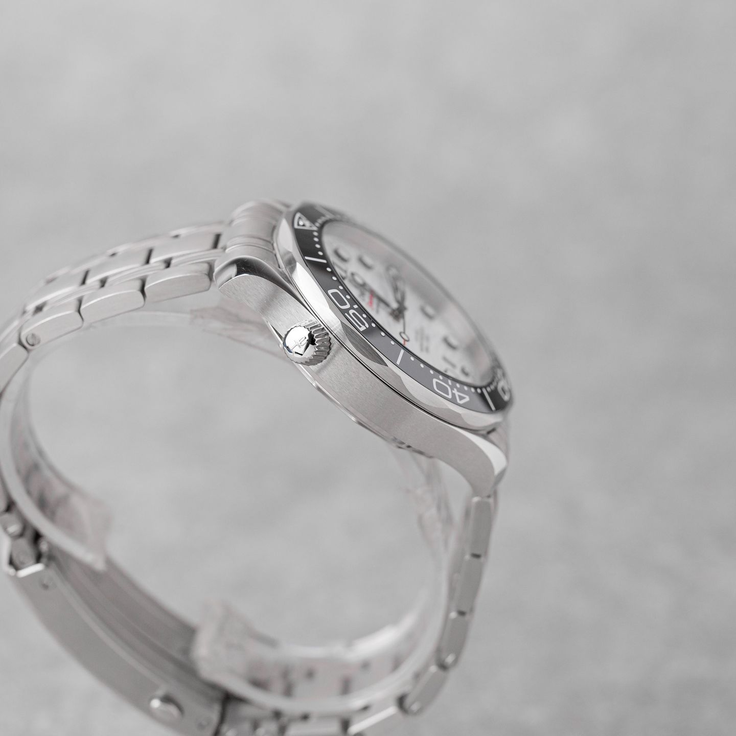 Omega Seamaster Diver 300 M 210.30.42.20.04.001 - (4/8)