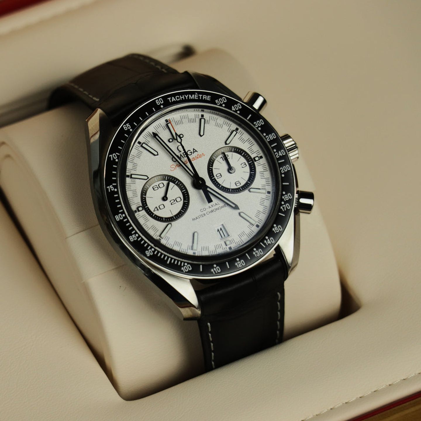 Omega Speedmaster Racing 329.33.44.51.04.001 (2025) - Wit wijzerplaat 44mm Staal (1/2)