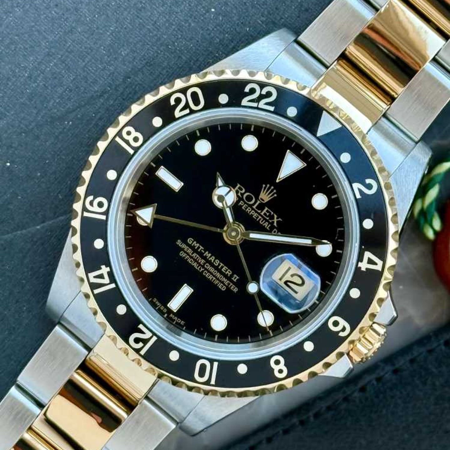 Rolex GMT-Master II 16713 (1999) - Black dial 40 mm Gold/Steel case (5/8)