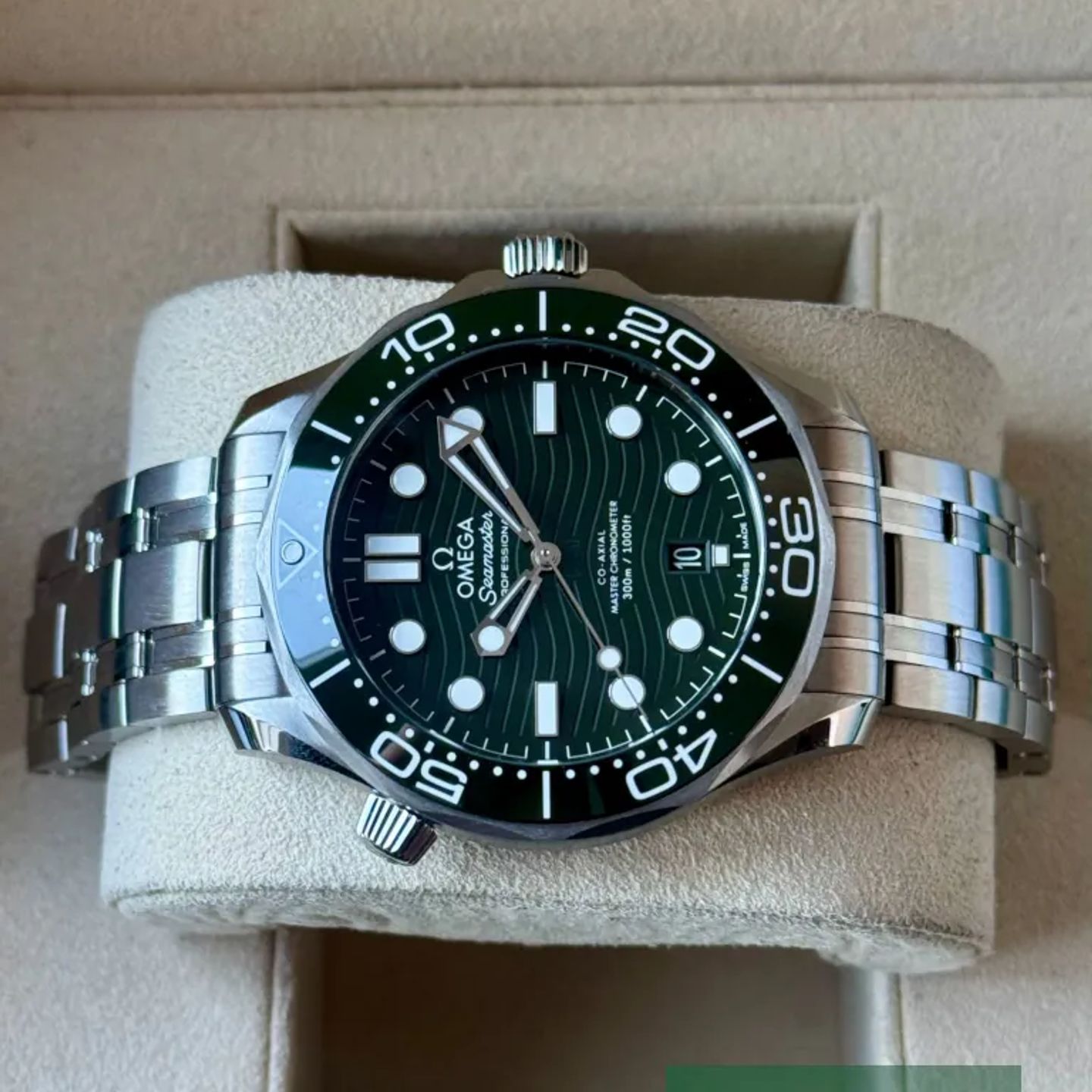 Omega Seamaster Diver 300 M 210.30.42.20.10.001 (2026) - Green dial 42 mm Steel case (5/7)
