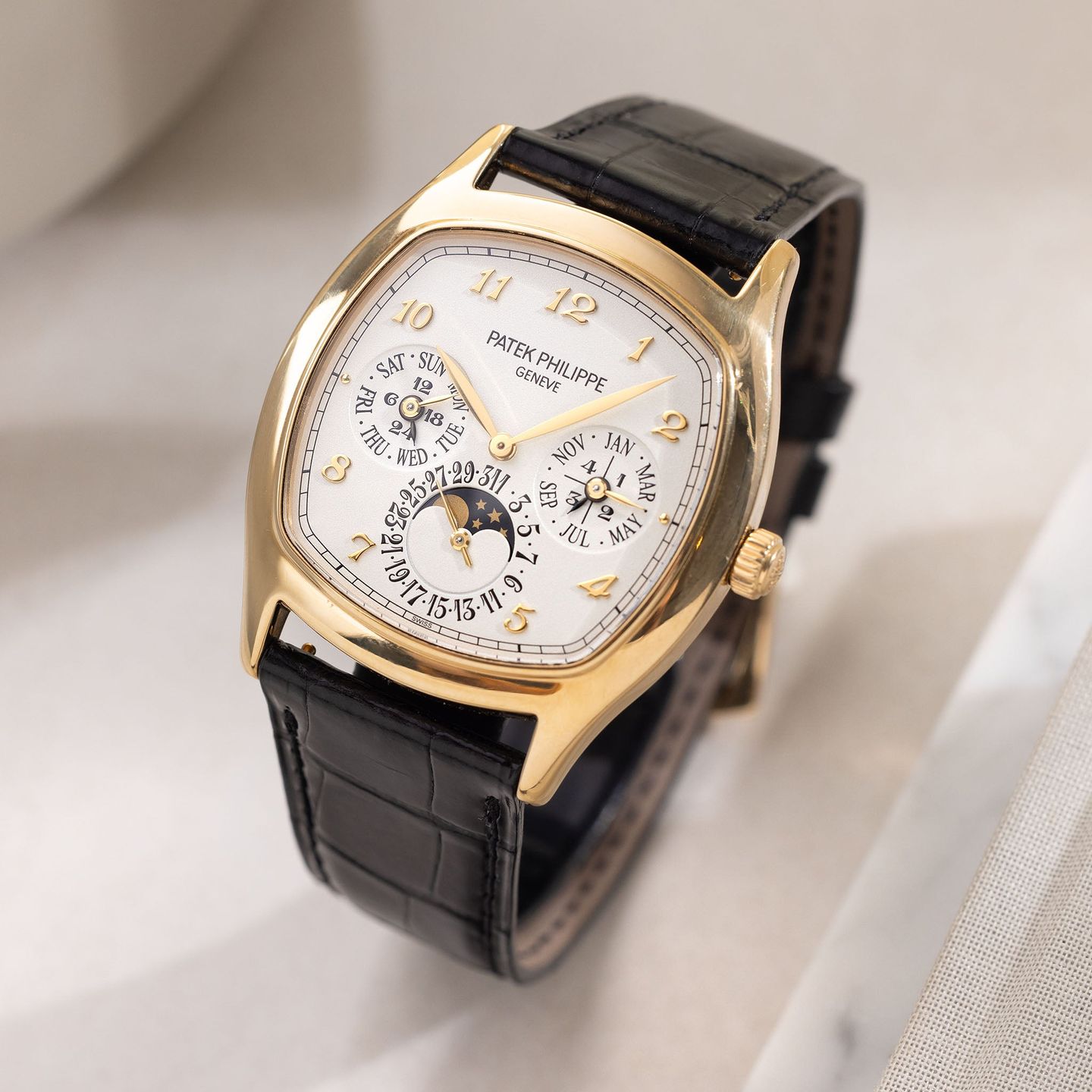 Patek Philippe Perpetual Calendar 5940J (Unknown (random serial)) - Silver dial 38 mm Yellow Gold case (1/8)