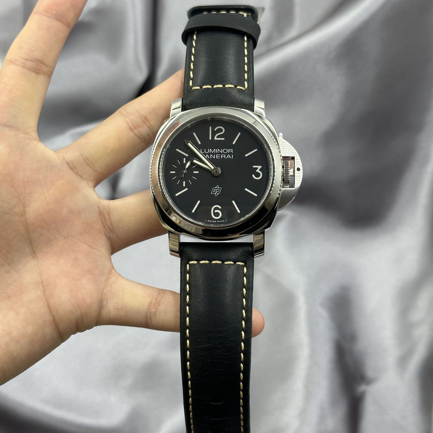 Panerai Luminor PAM01084 (2024) - Zwart wijzerplaat 44mm Staal (7/8)