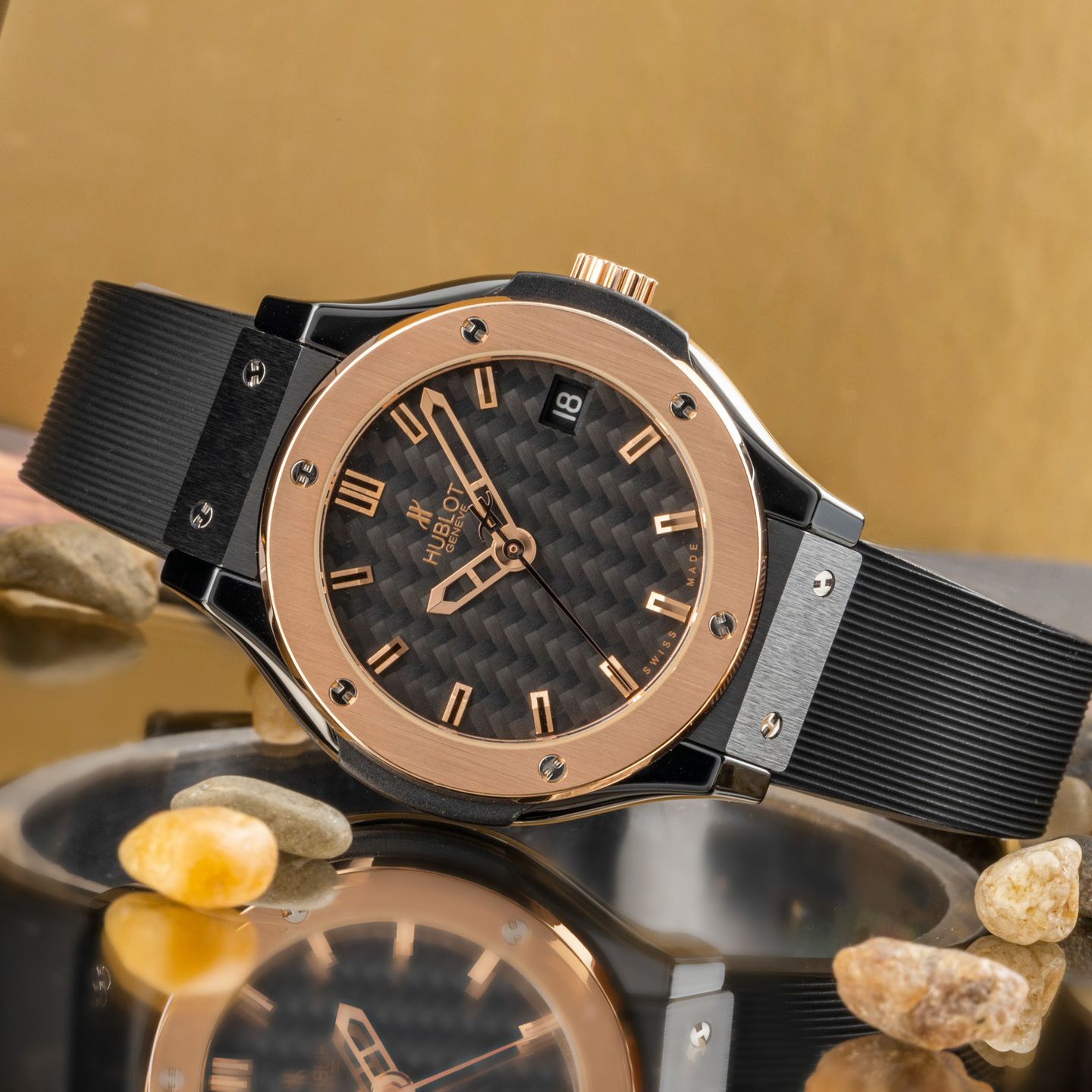 Hublot Classic Fusion Quartz 581.CO.1780.RX (2016) - Black dial 33 mm Rose Gold case (2/8)