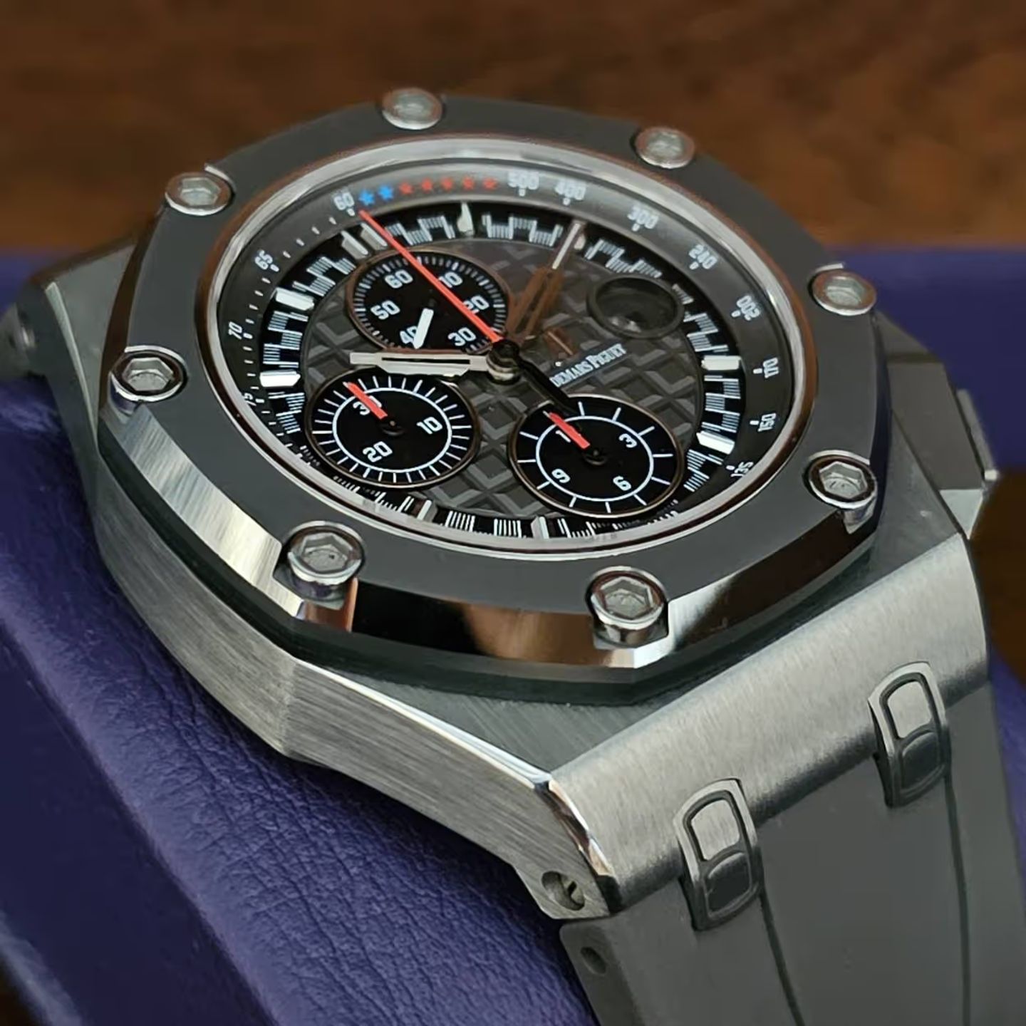Audemars Piguet Royal Oak Offshore Chronograph 26568IM.OO.A004CA.01 (2014) - Grey dial 44 mm Titanium case (1/4)