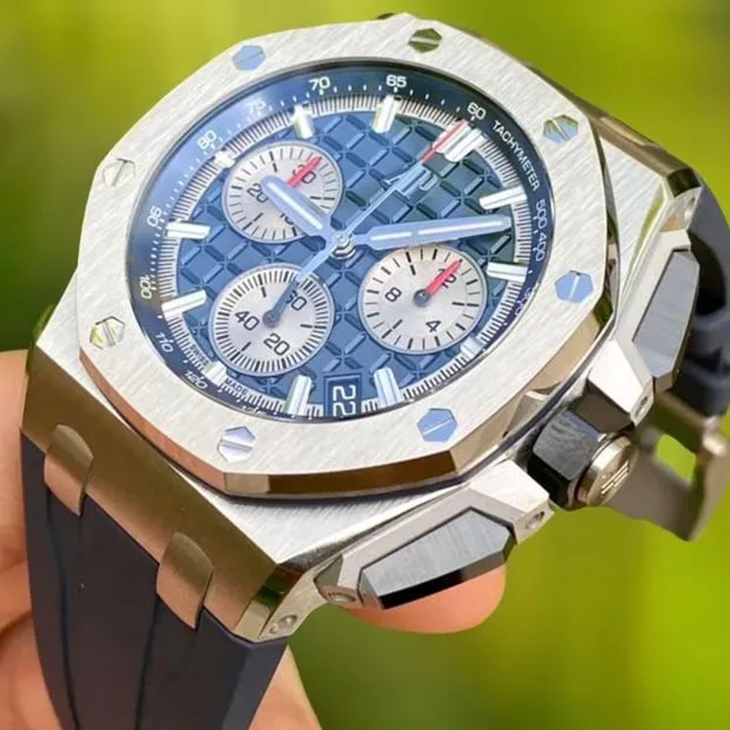 Audemars Piguet Royal Oak Offshore Chronograph 26420TI.OO.A027CA.01 (2023) - Blue dial 43 mm Titanium case (2/6)