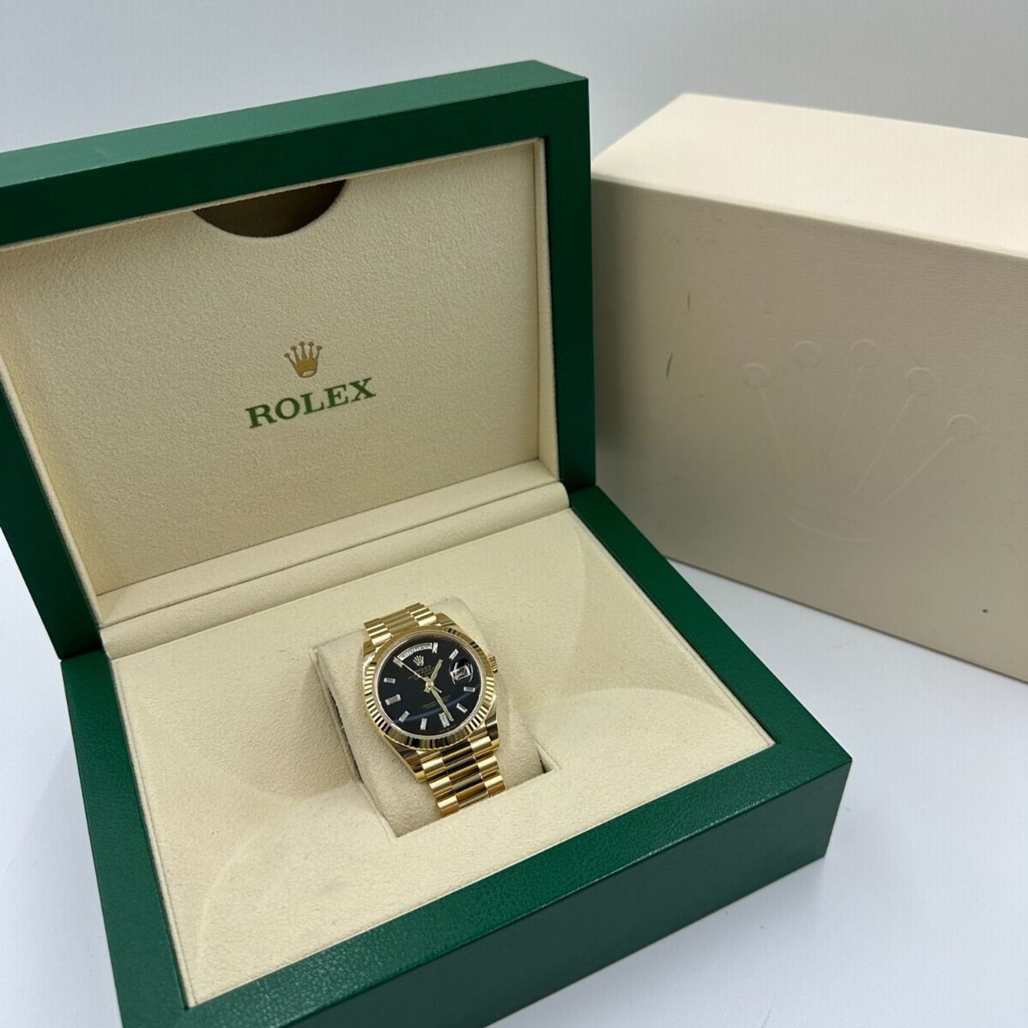 Rolex Day-Date 40 228238 (2024) - Black dial 40 mm Yellow Gold case (3/8)