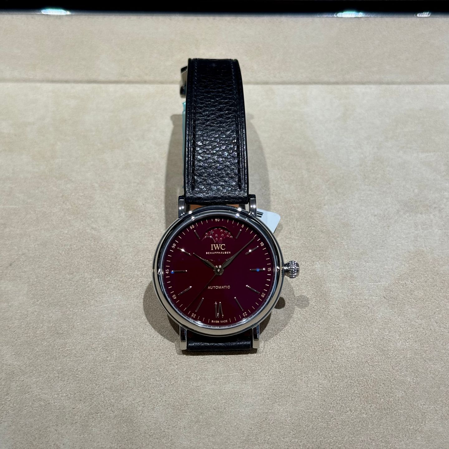 IWC Portofino Automatic IW459604 (2025) - Red dial 37 mm Steel case (2/4)