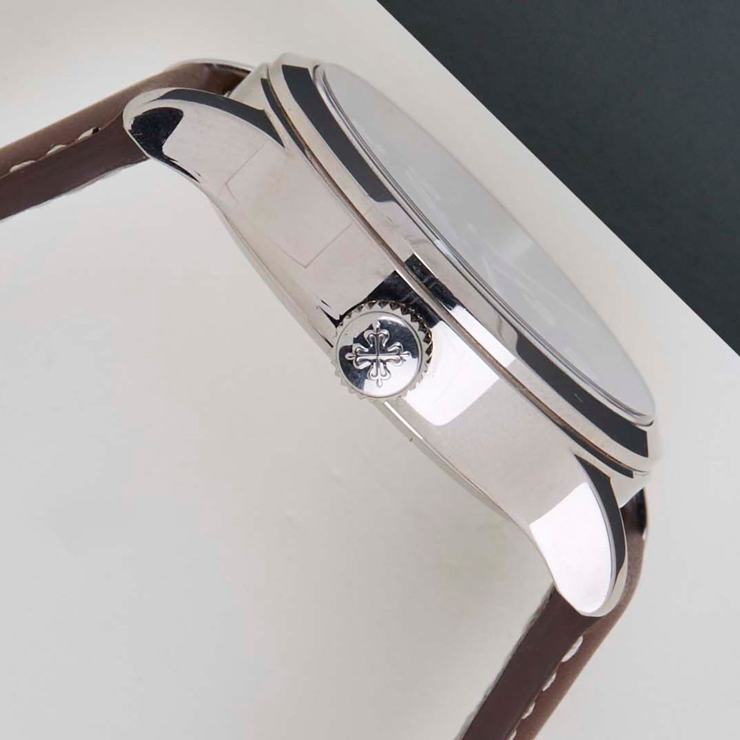 Patek Philippe Calatrava 7234G-001 (2020) - Blue dial 38 mm White Gold case (8/8)