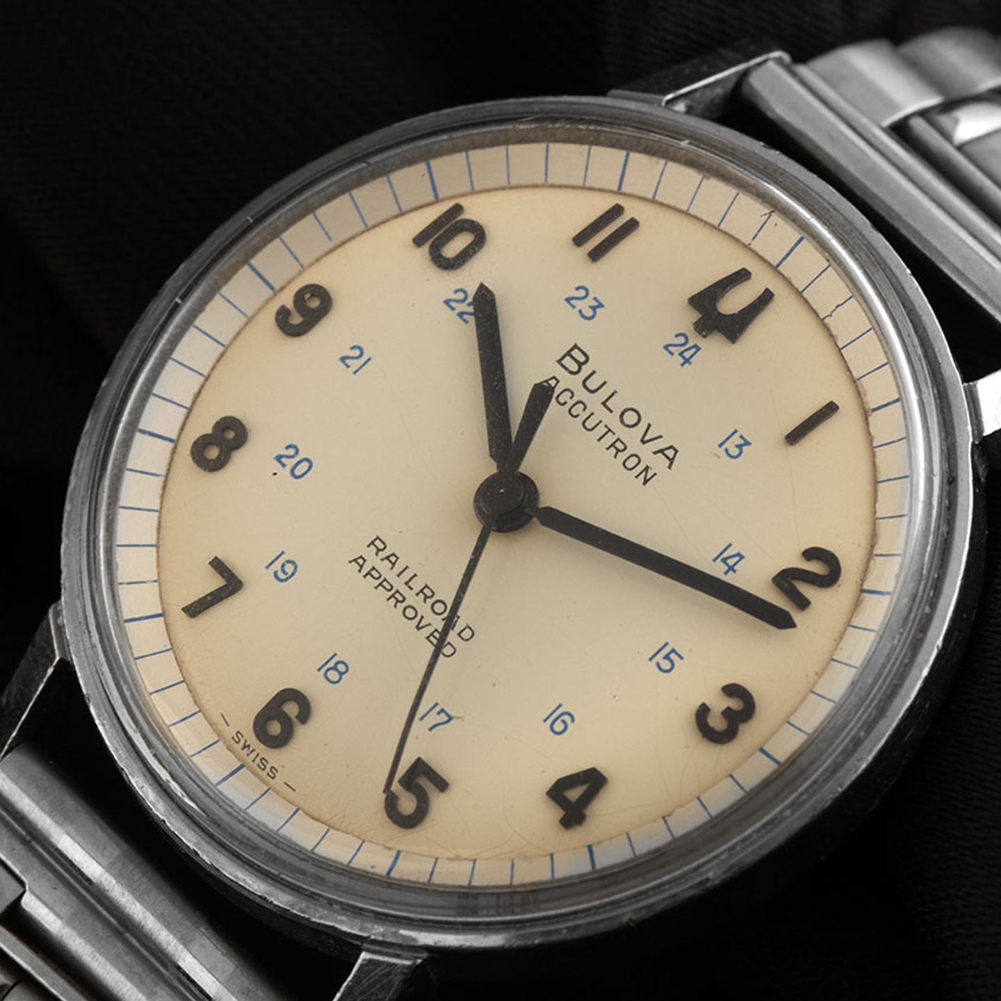 Bulova Accutron Unknown - (2/8)