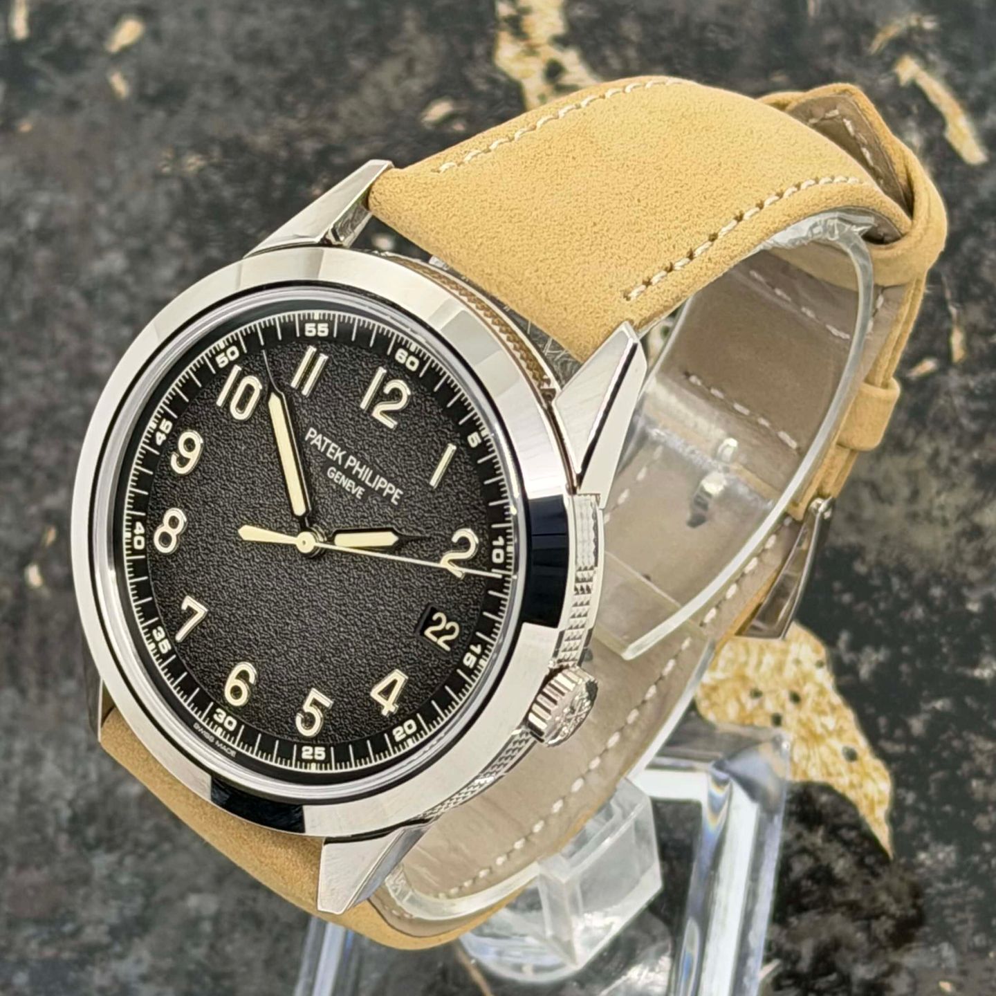 Patek Philippe Calatrava 5226G-001 - (4/8)