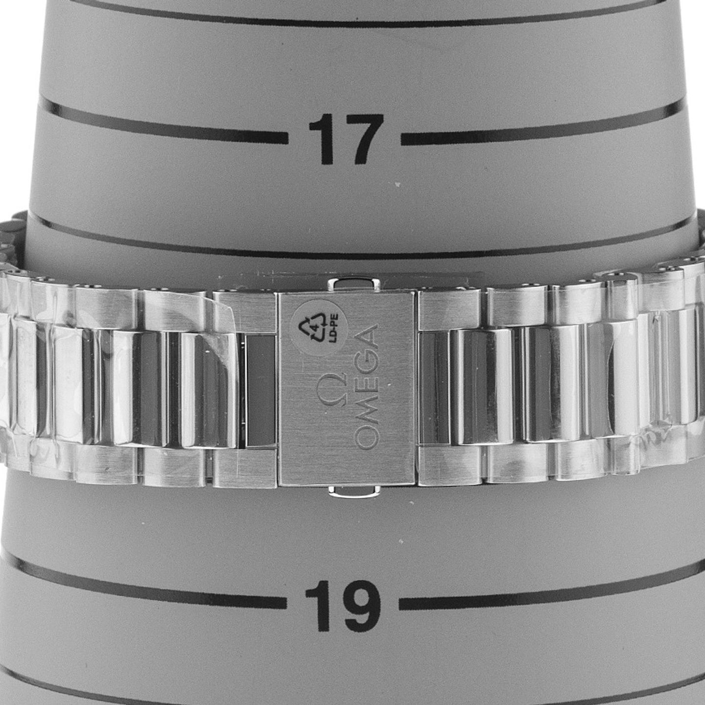 Omega Seamaster Railmaster 235.10.38.20.06.001 (2026) - Grey dial 38 mm Steel case (7/8)