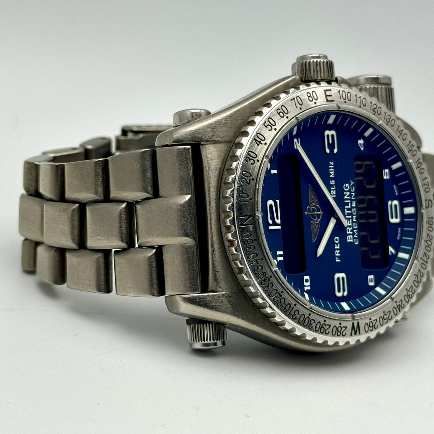 Breitling Emergency E56121.1 - (18/20)