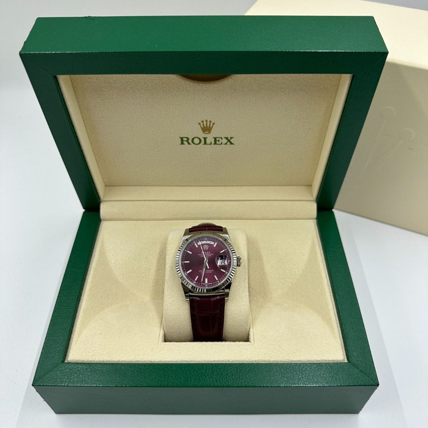 Rolex Day-Date 36 118139 (2023) - Rood wijzerplaat 36mm Witgoud (4/8)