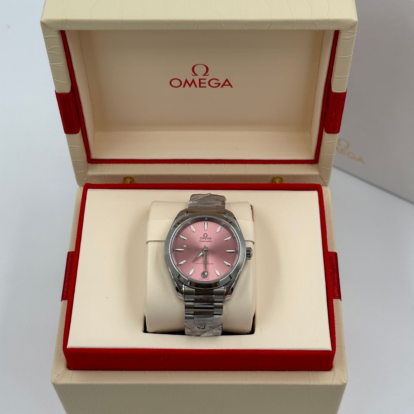 Omega Seamaster Aqua Terra 220.10.34.20.10.003 (2023) - Pink dial 34 mm Steel case (3/8)