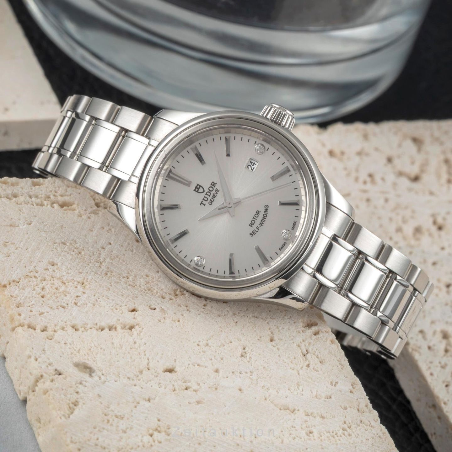 Tudor Style 12100 (Unknown (random serial)) - Silver dial 28 mm Steel case (2/8)