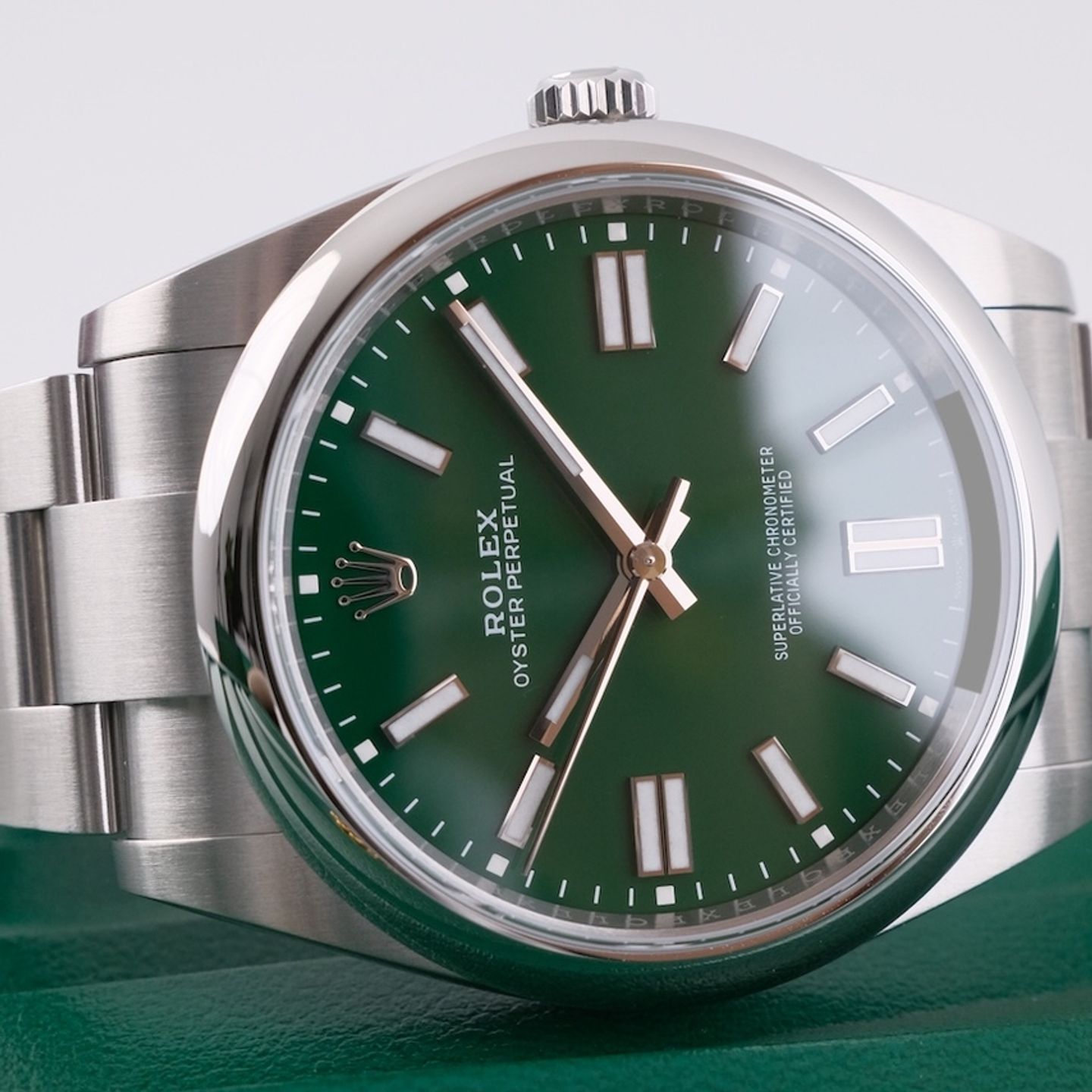 Rolex Oyster Perpetual 41 124300 - (2/8)