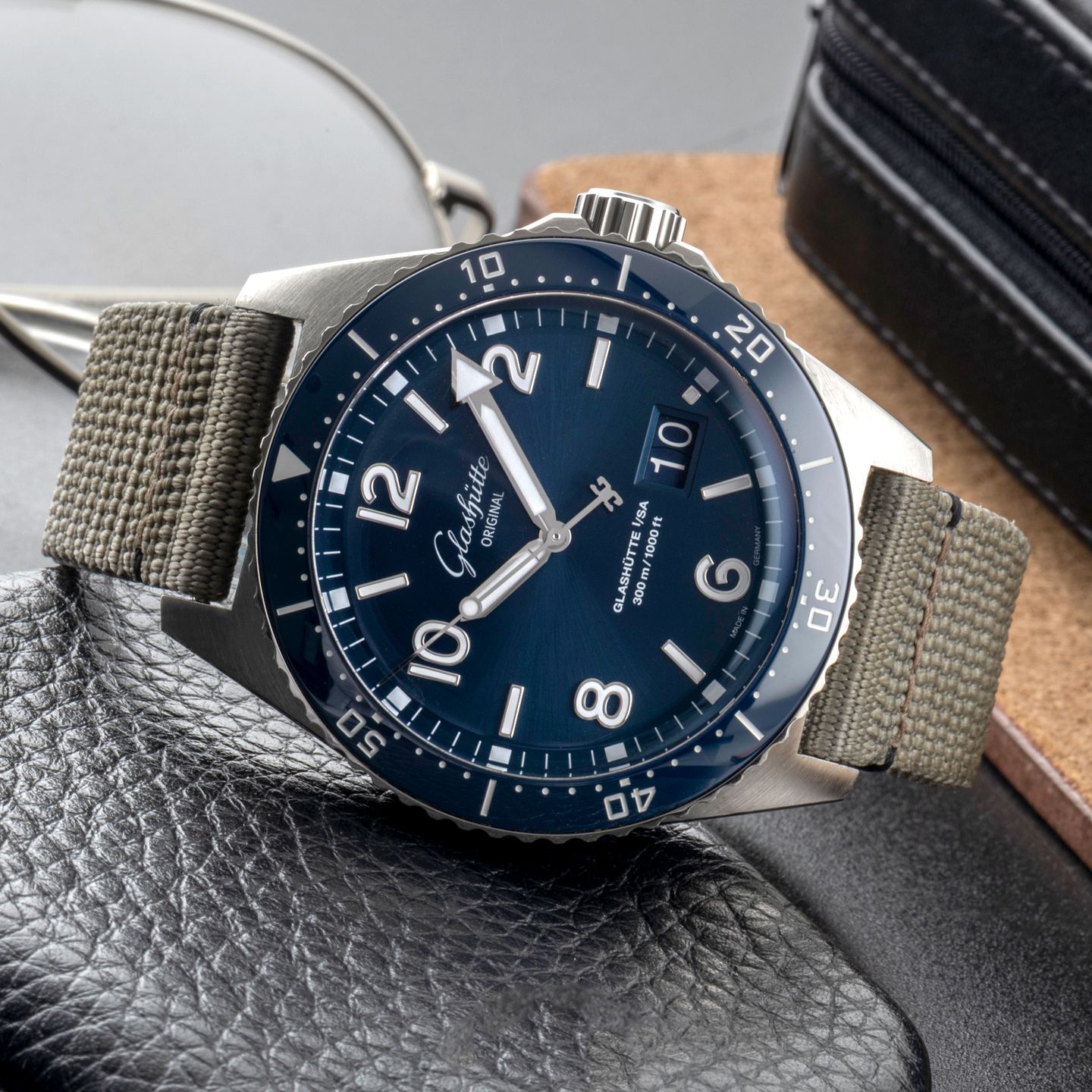 Glashütte Original SeaQ Panorama Date 1-36-13-02-81-34 (Unknown (random serial)) - Blue dial 43 mm Steel case (2/8)