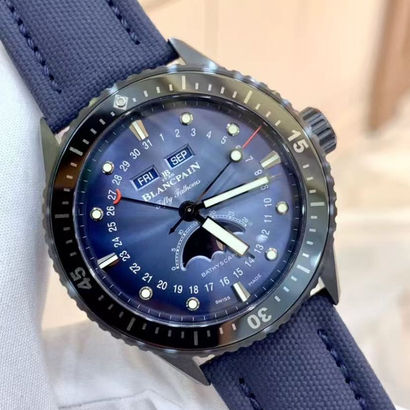 Blancpain Fifty Fathoms Bathyscaphe 5054-0140-O52A (2025) - Blue dial Unknown Ceramic case (3/3)