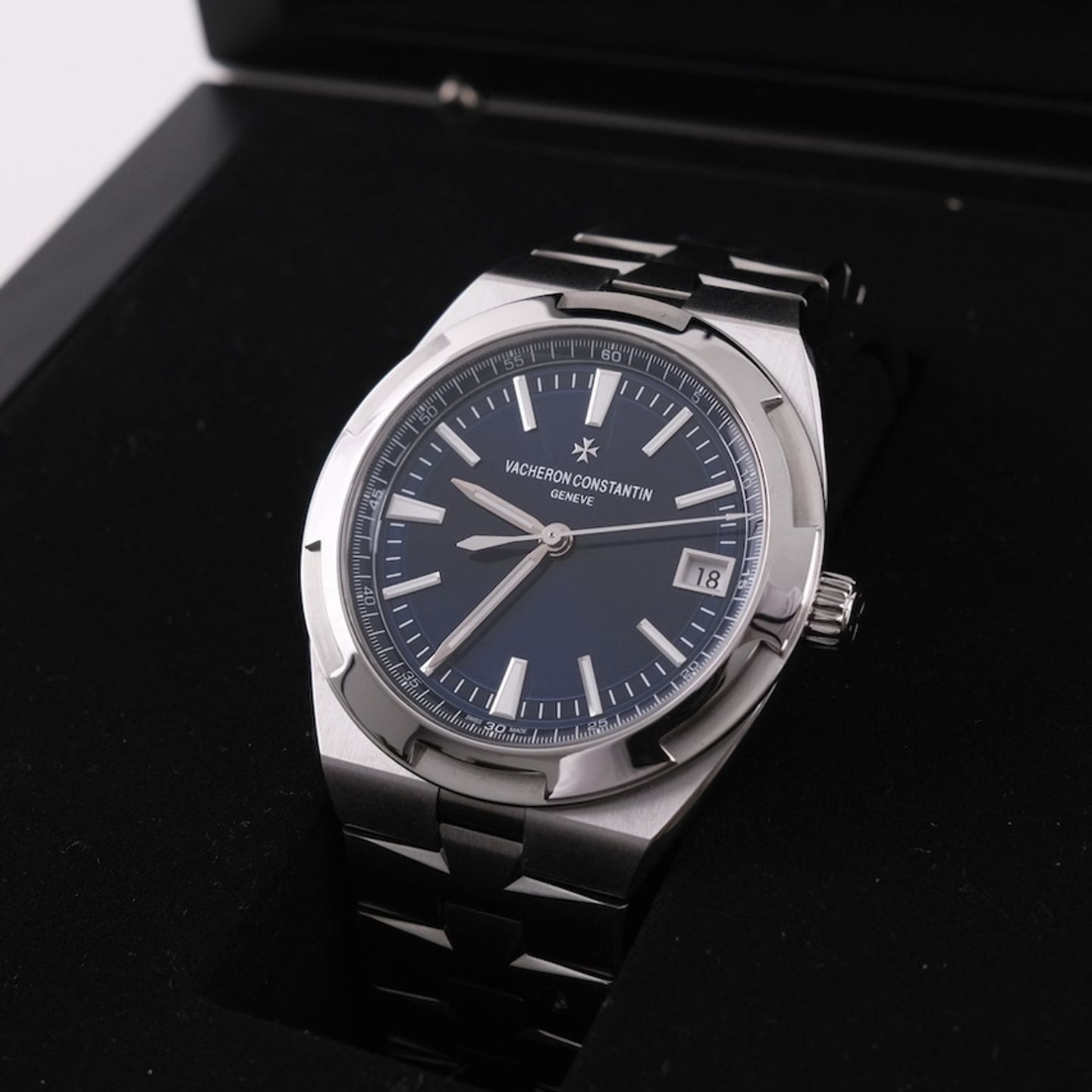 Vacheron Constantin Overseas 4500V/110A-B128 (2019) - Blue dial 42 mm Steel case (3/8)