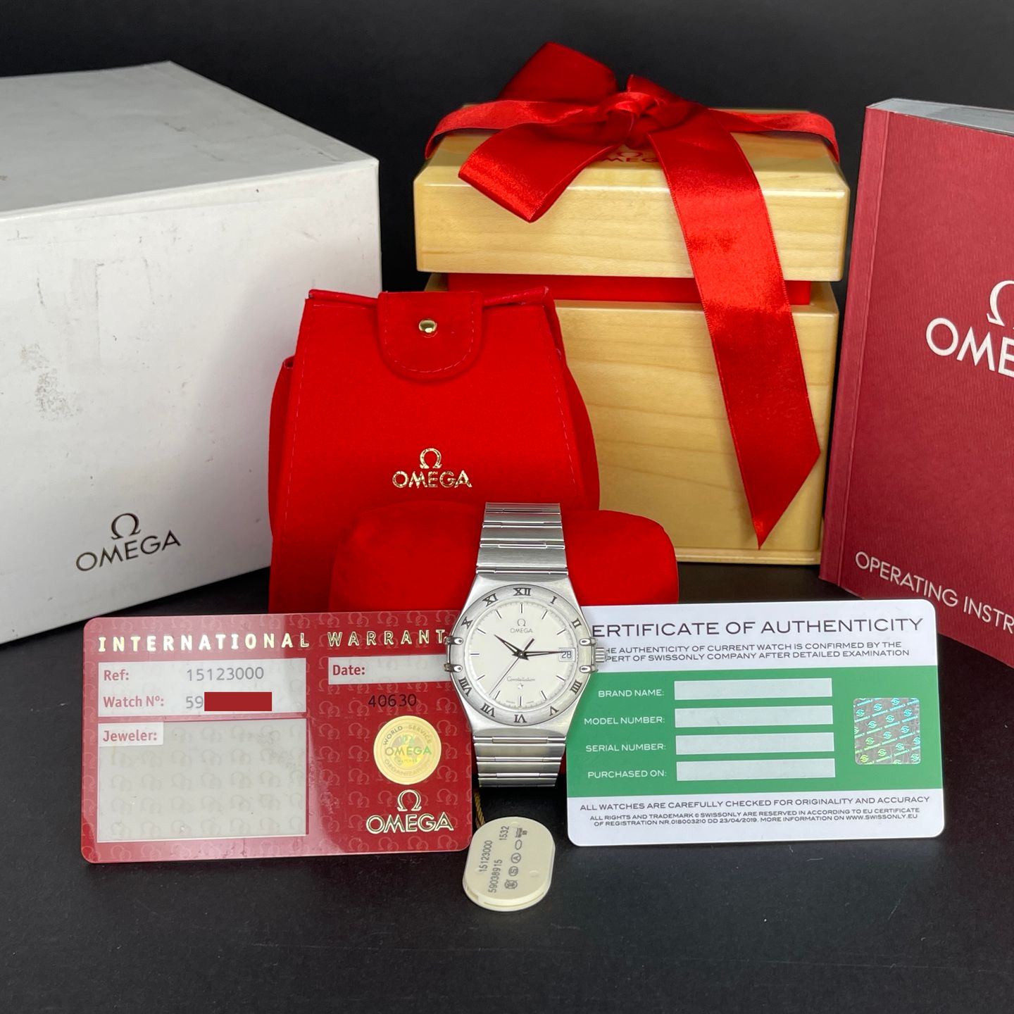 Omega Constellation 1512.30 (1998) - Silver dial 33 mm Steel case (2/7)