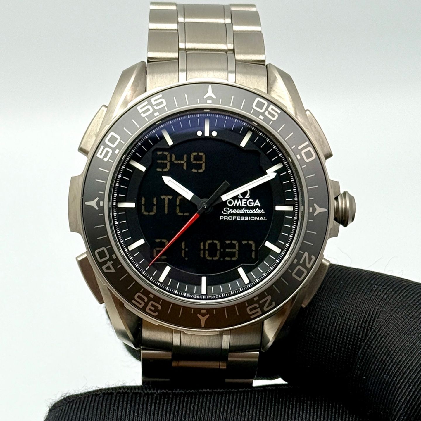 Omega Speedmaster Skywalker X-33 318.90.45.79.01.001 - (3/8)