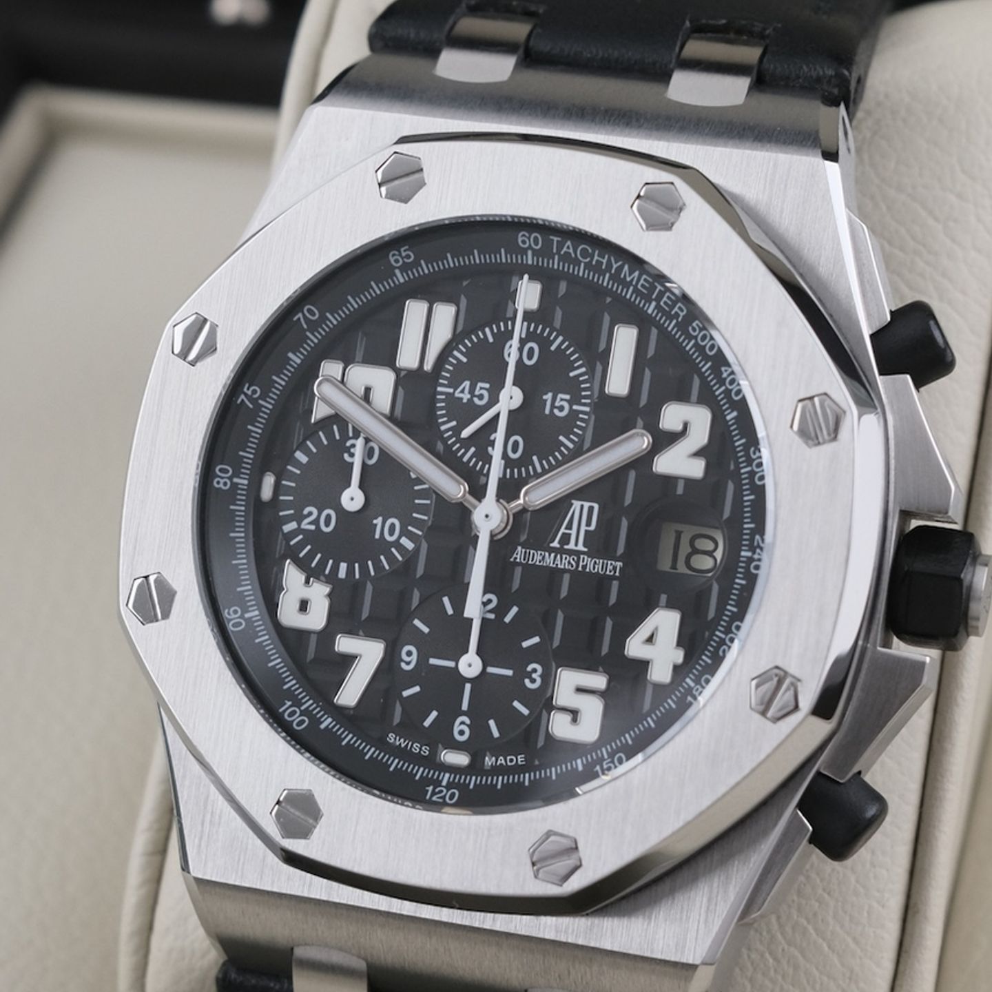 Audemars Piguet Royal Oak Offshore Chronograph 25721ST.OO.1000ST.08.A - (2/8)