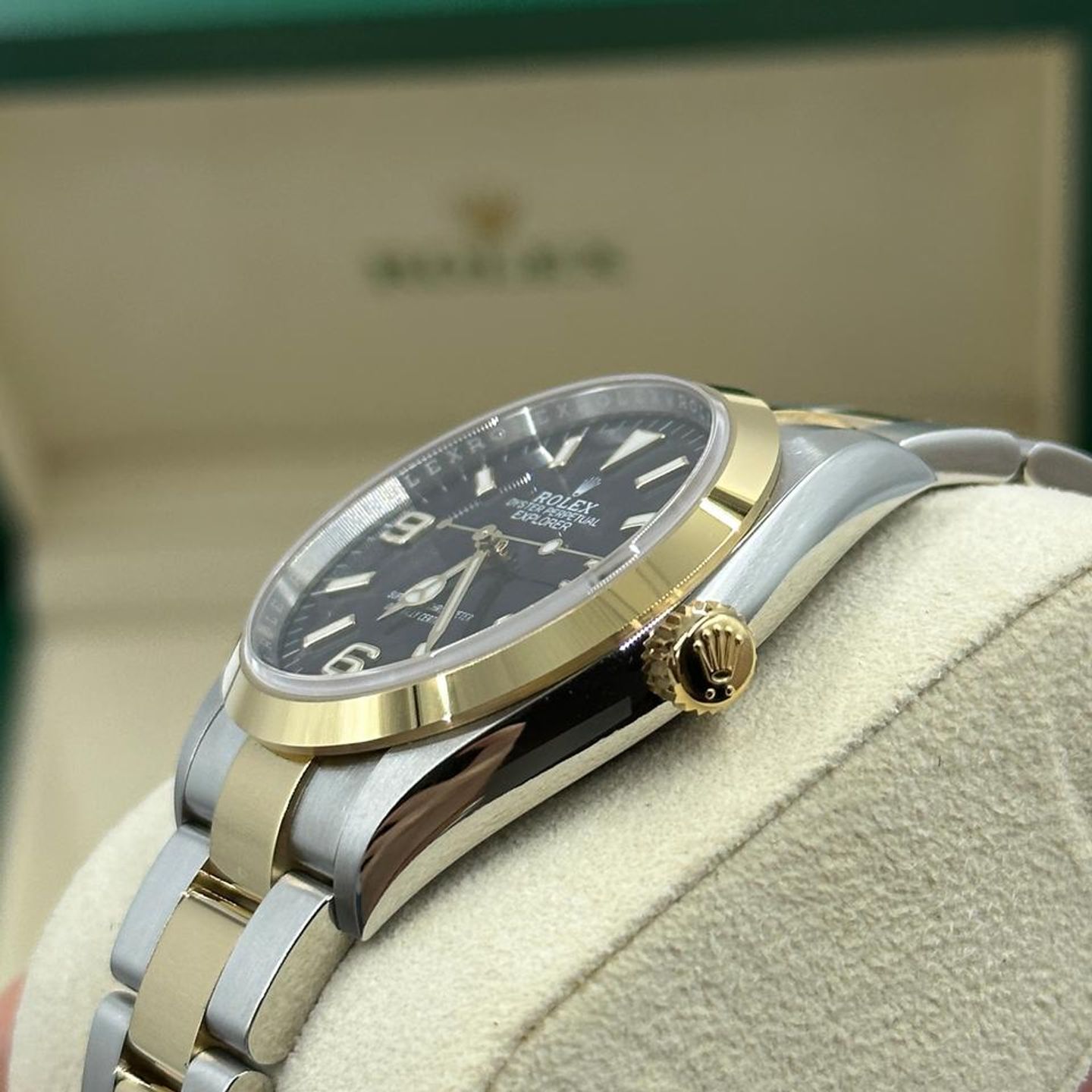 Rolex Explorer 124273 - (10/10)