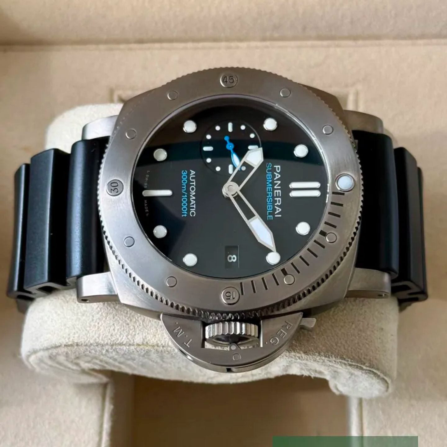 Panerai Luminor Submersible 1950 3 Days Automatic PAM02305 (2023) - Black dial 47 mm Titanium case (4/7)