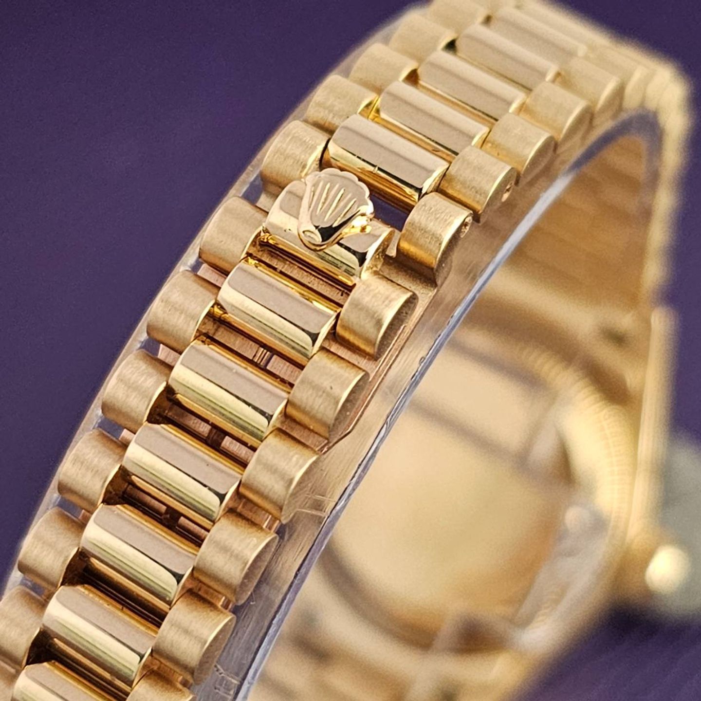 Rolex Lady-Datejust 69178 (1991) - Black dial 26 mm Yellow Gold case (4/6)